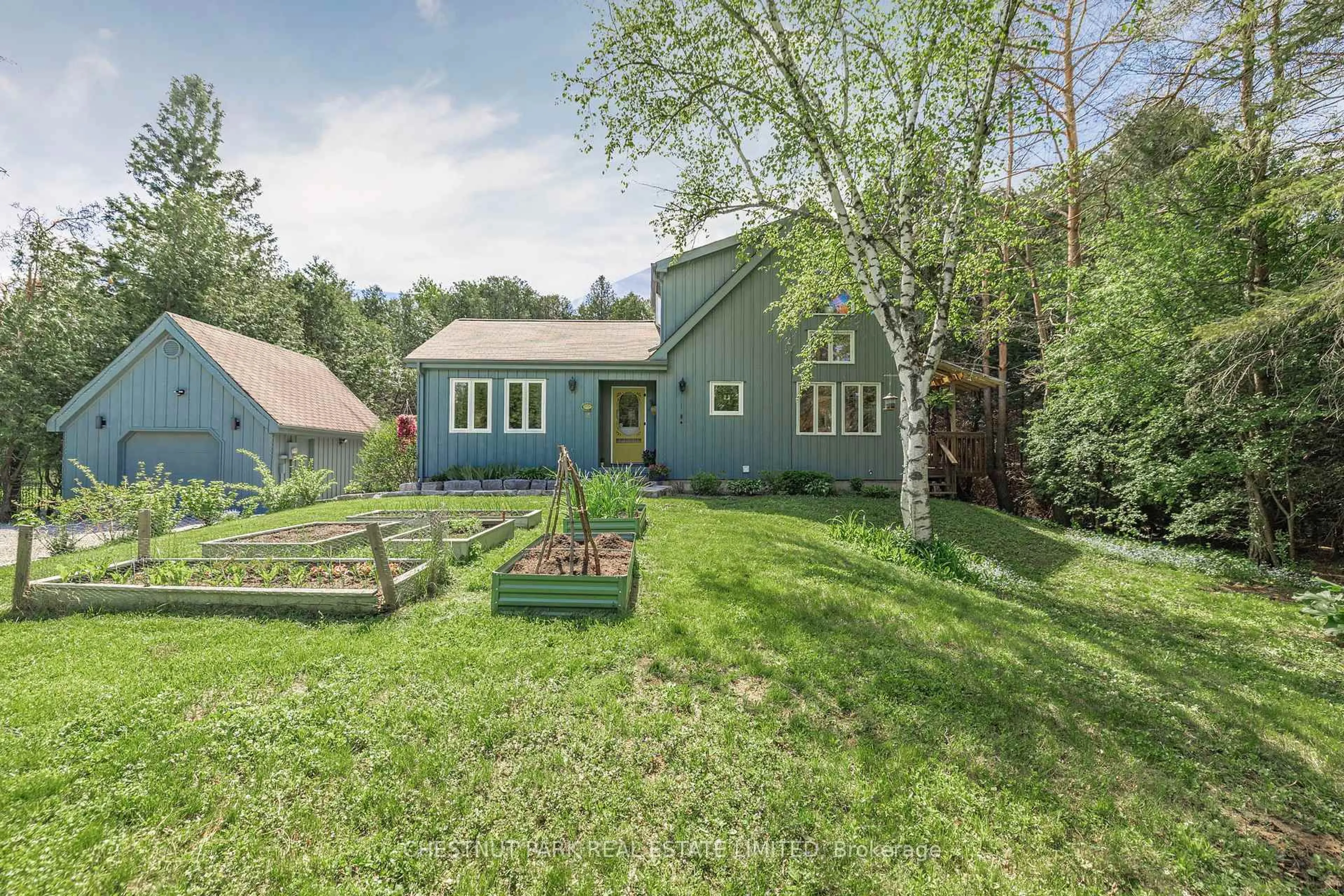 A pic from outside/outdoor area/front of a property/back of a property/a pic from drone, unknown for 18 Minonen Rd, Georgina Ontario L0C 1L0