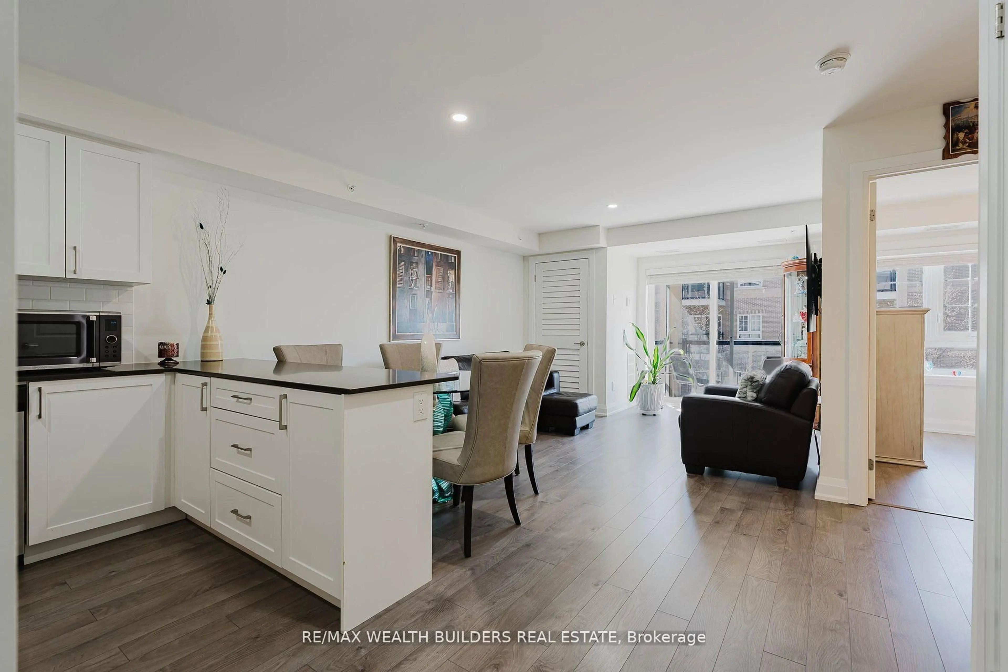 Open concept kitchen, unknown for 481 Rupert Ave #2216, Whitchurch-Stouffville Ontario L4A 1Y7