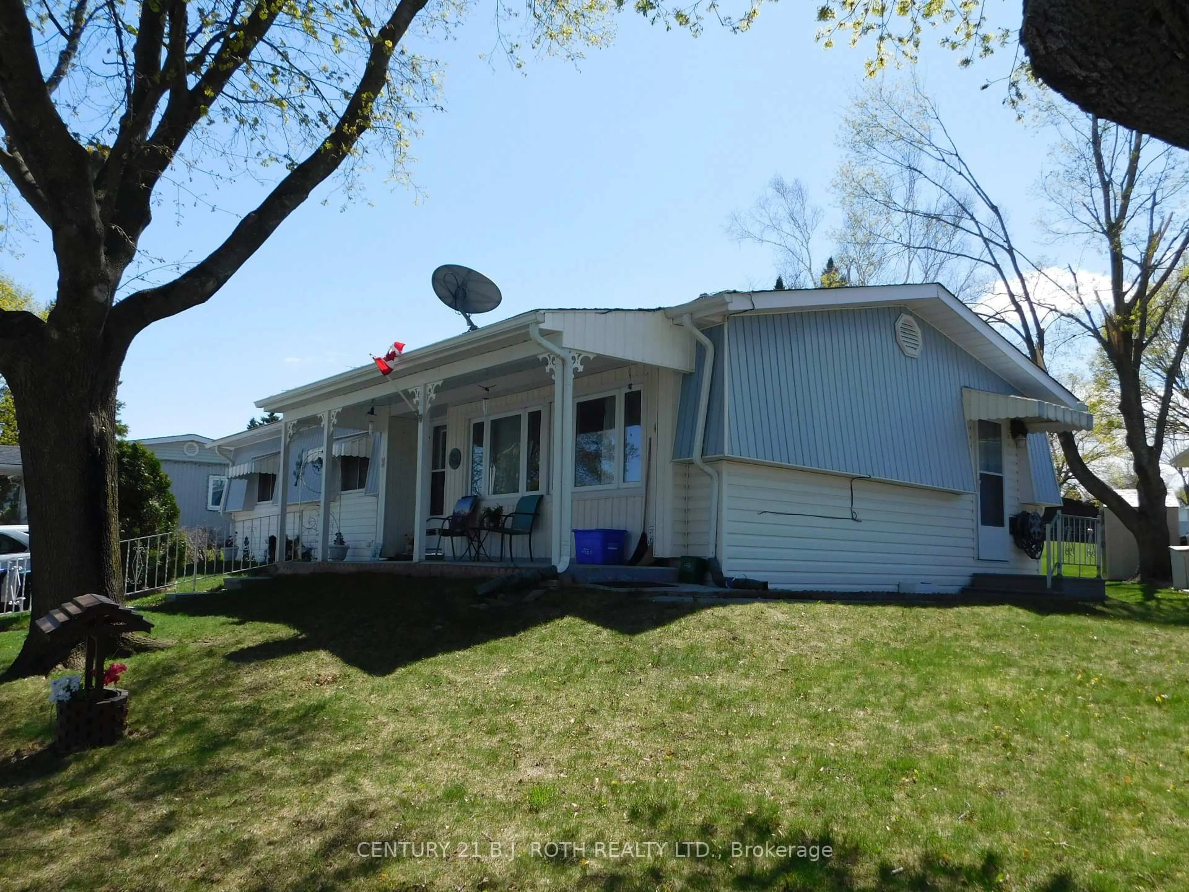 Home with vinyl exterior material, street for 2 Mimosa Dr, Innisfil Ontario L9S 1R2