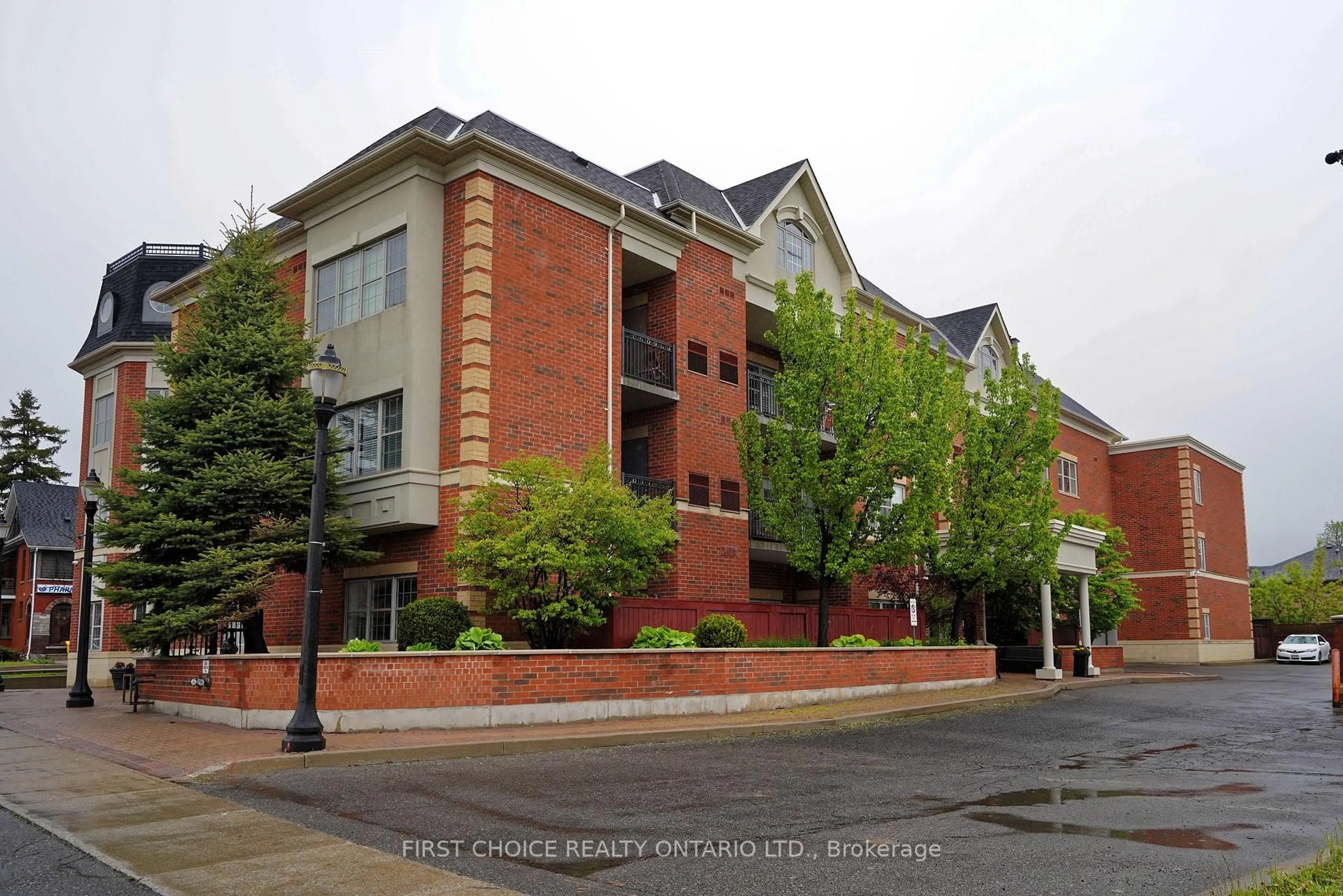 Home with brick exterior material, building for 9973 Keele St #101, Vaughan Ontario L4N 7J7