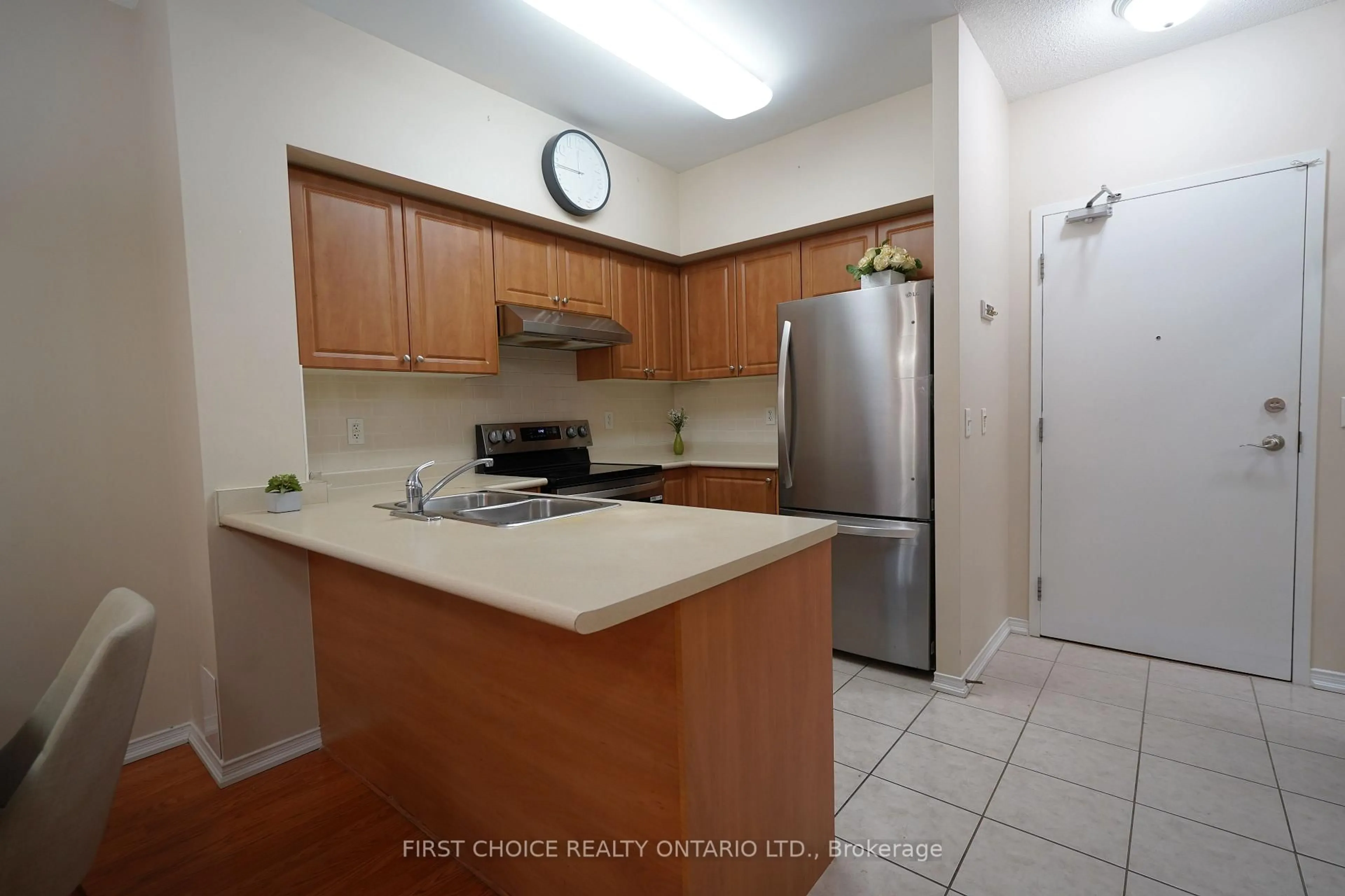Standard kitchen, unknown for 9973 Keele St #101, Vaughan Ontario L4N 7J7