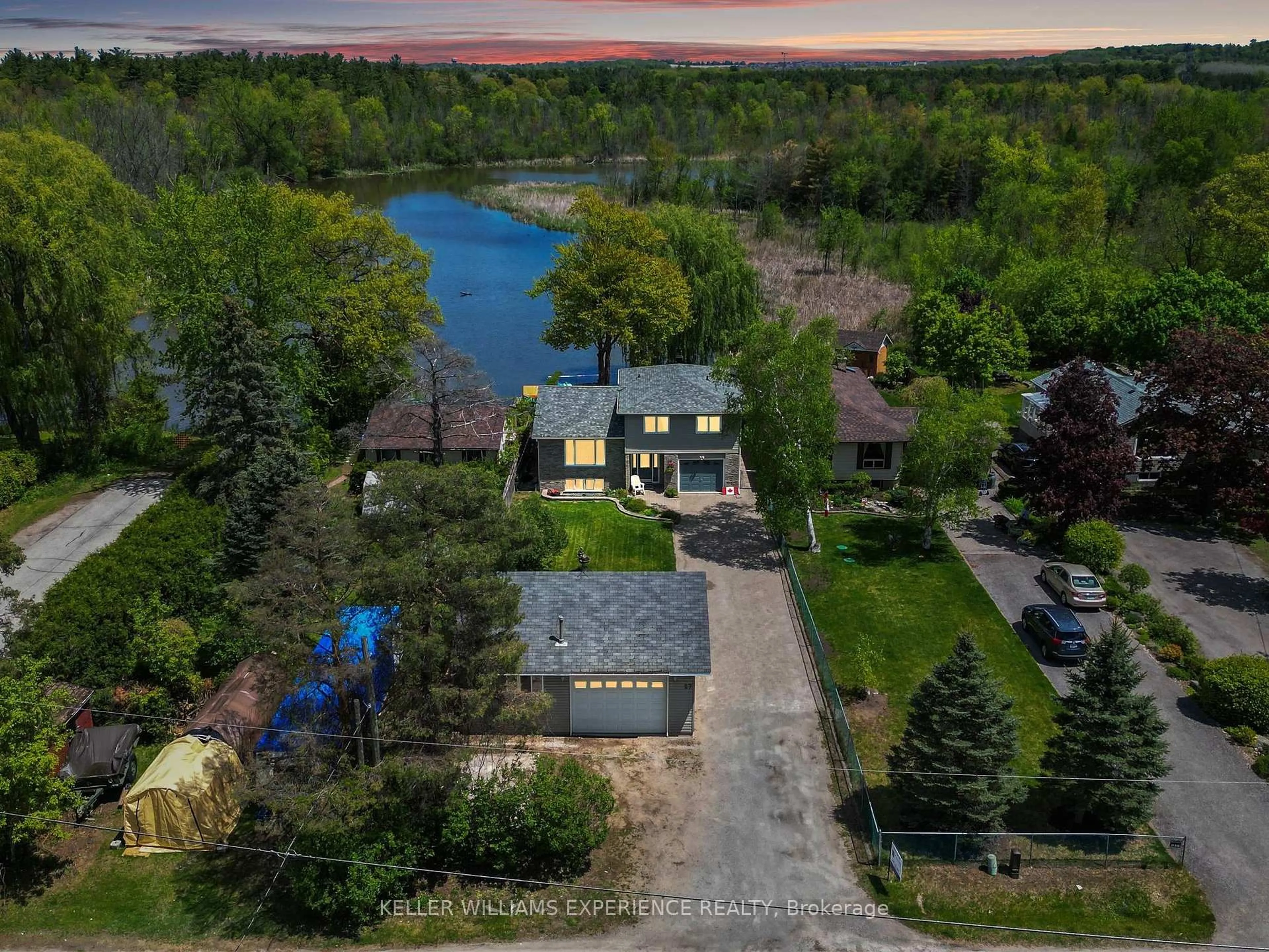A pic from outside/outdoor area/front of a property/back of a property/a pic from drone, water/lake/river/ocean view for 27 Willow St, East Gwillimbury Ontario L9N 1J4