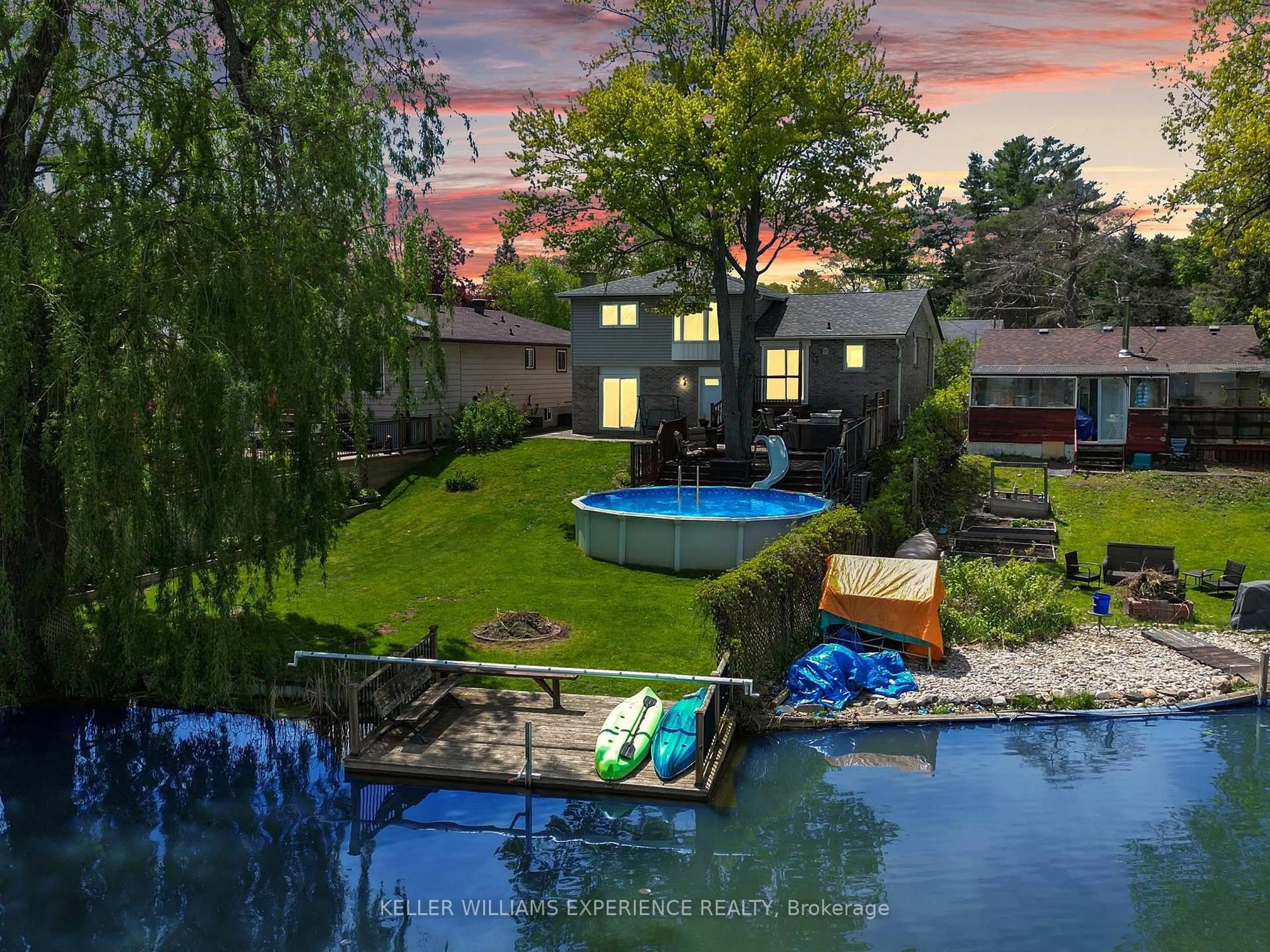 A pic from outside/outdoor area/front of a property/back of a property/a pic from drone, water/lake/river/ocean view for 27 Willow St, East Gwillimbury Ontario L9N 1J4