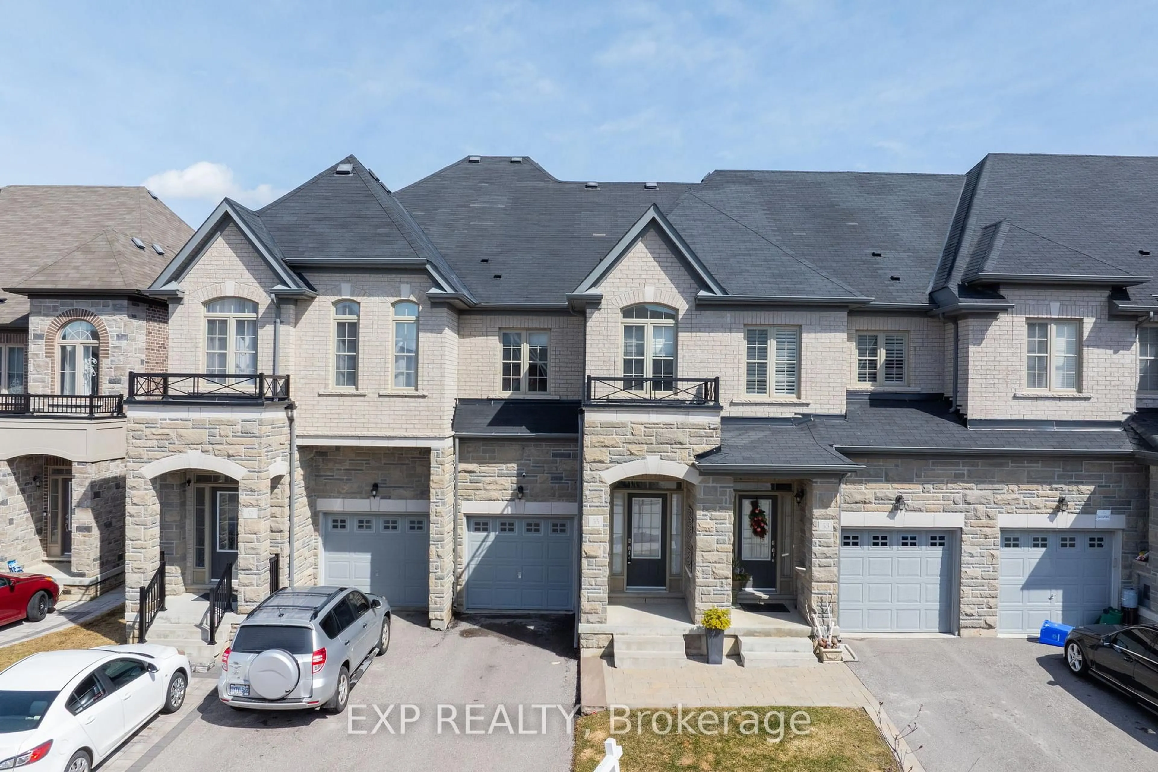 A pic from outside/outdoor area/front of a property/back of a property/a pic from drone, street for 55 Walter Proctor Rd, East Gwillimbury Ontario L9N 0P1