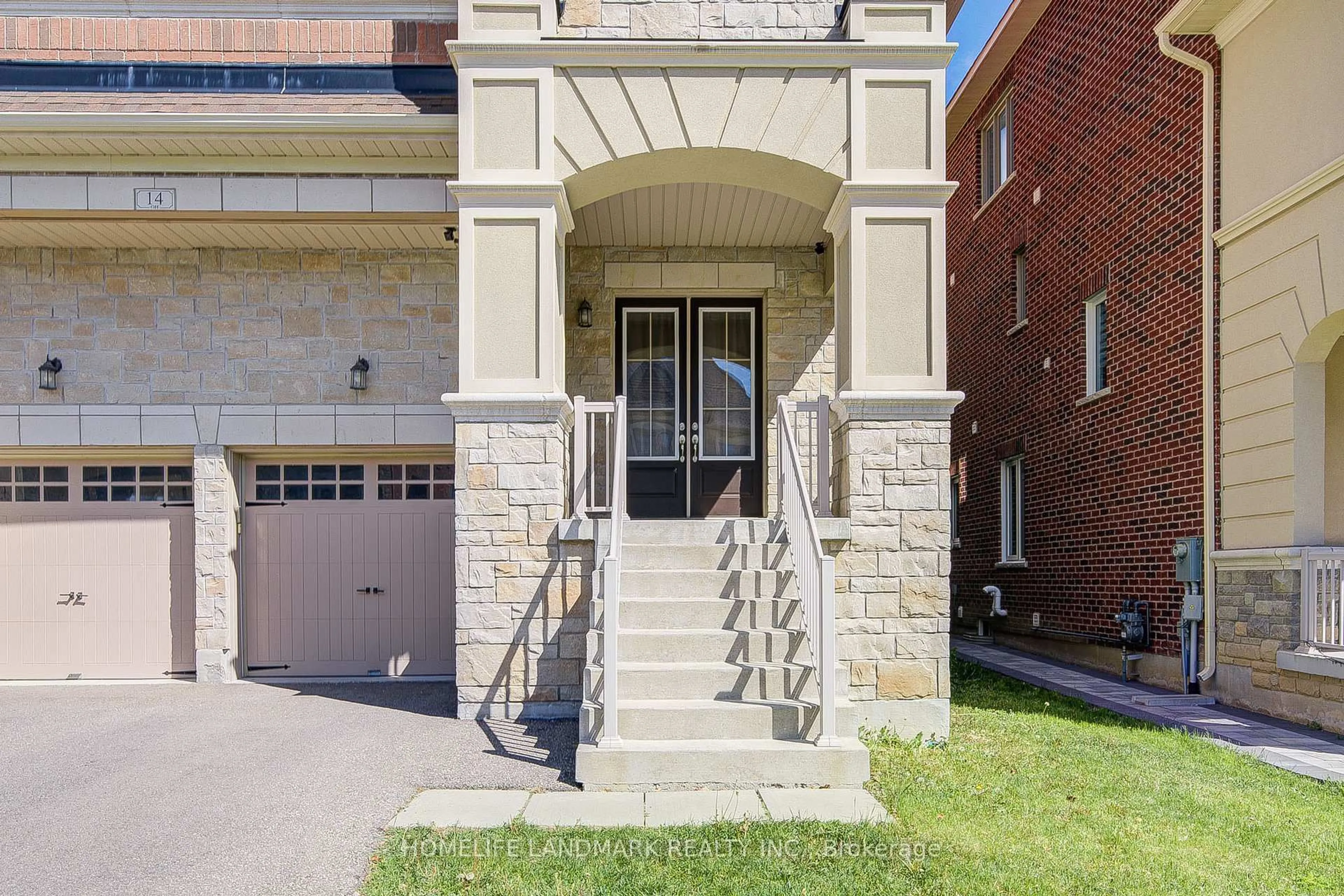 Home with brick exterior material, street for 14 Love Crt, Richmond Hill Ontario L4B 0G2