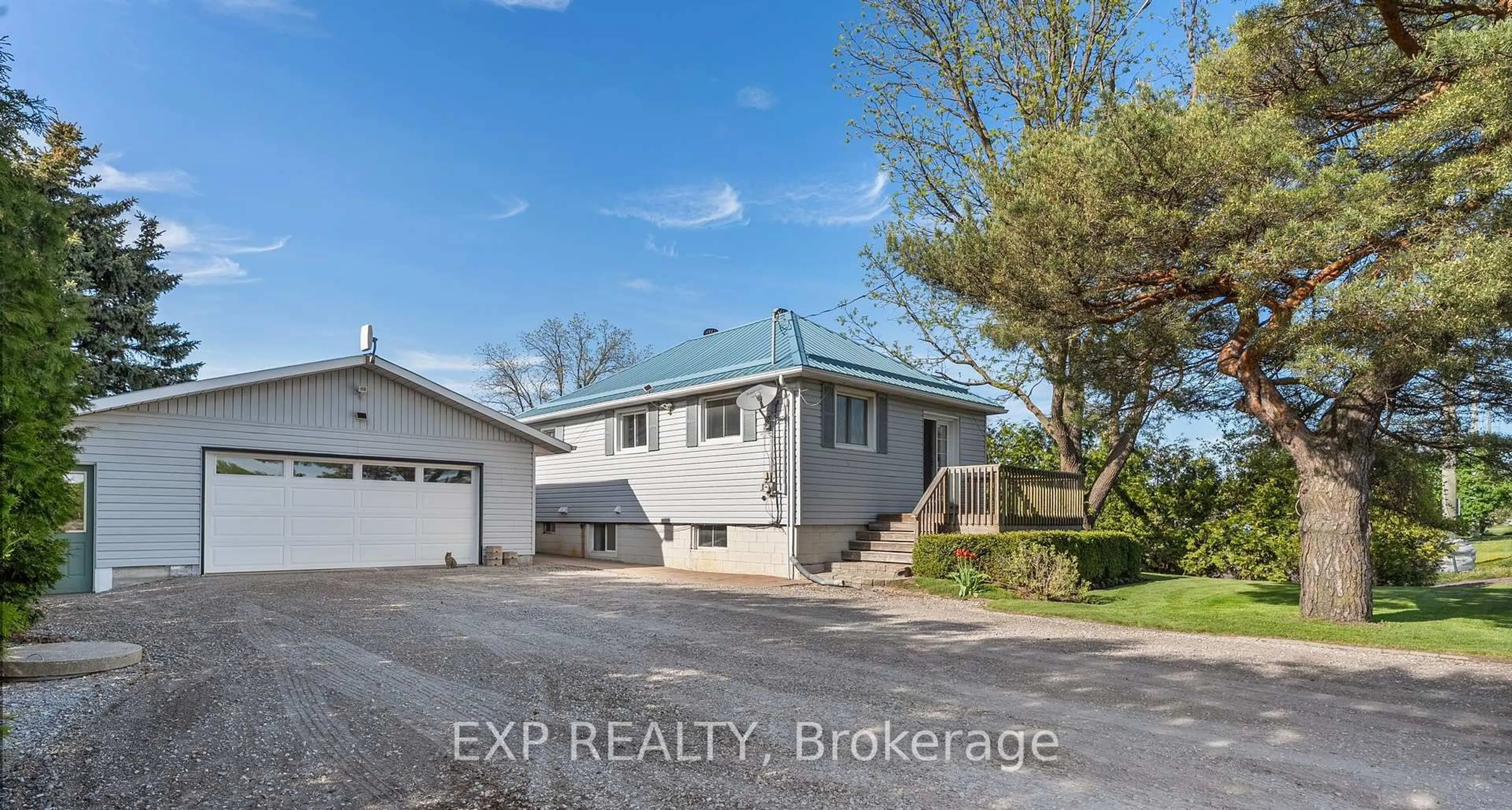 A pic from outside/outdoor area/front of a property/back of a property/a pic from drone, street for 150 King St, King Ontario L3Y 4V9