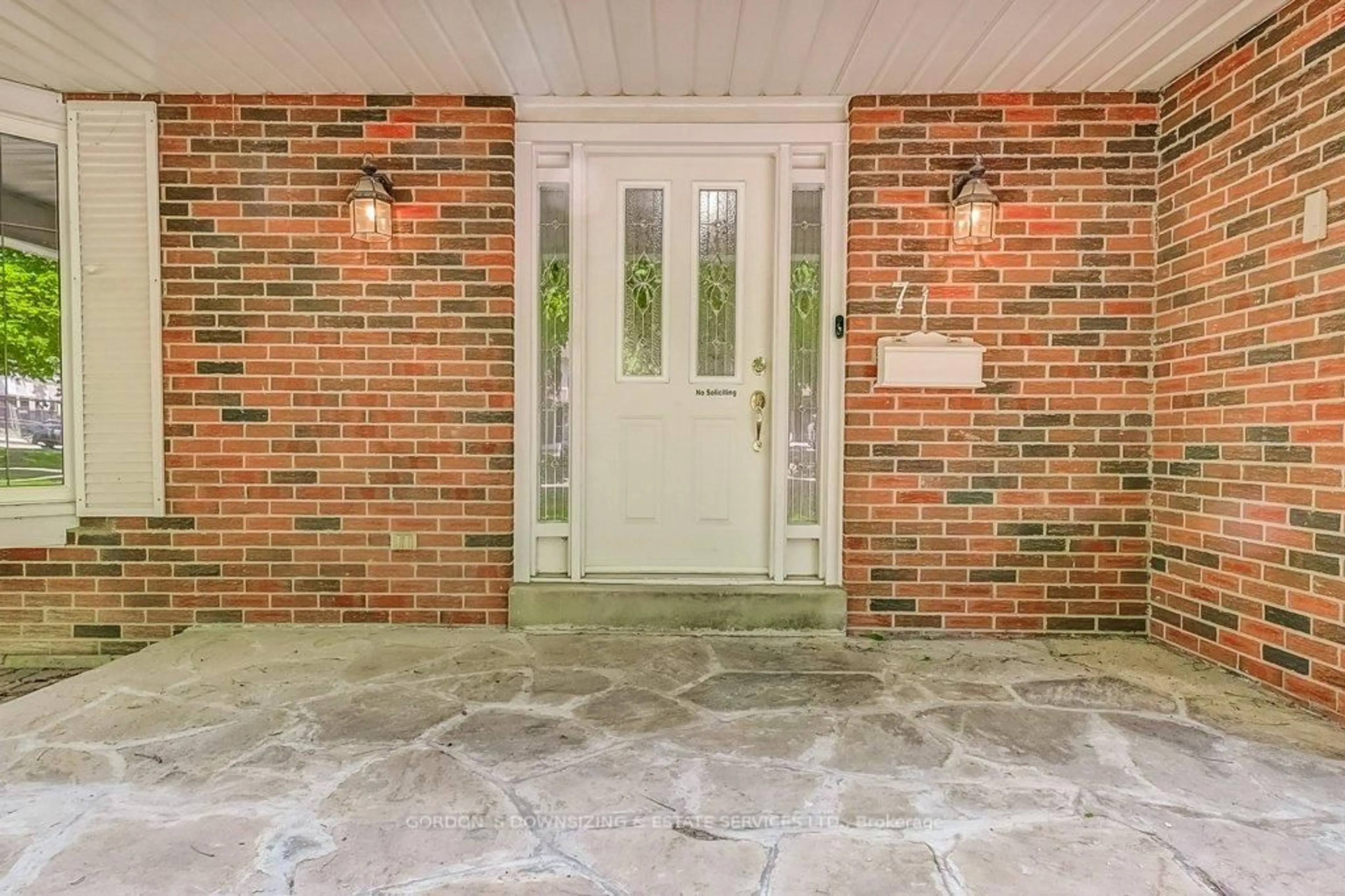 Indoor entryway for 71 Walkerton Dr, Markham Ontario L3P 1H9