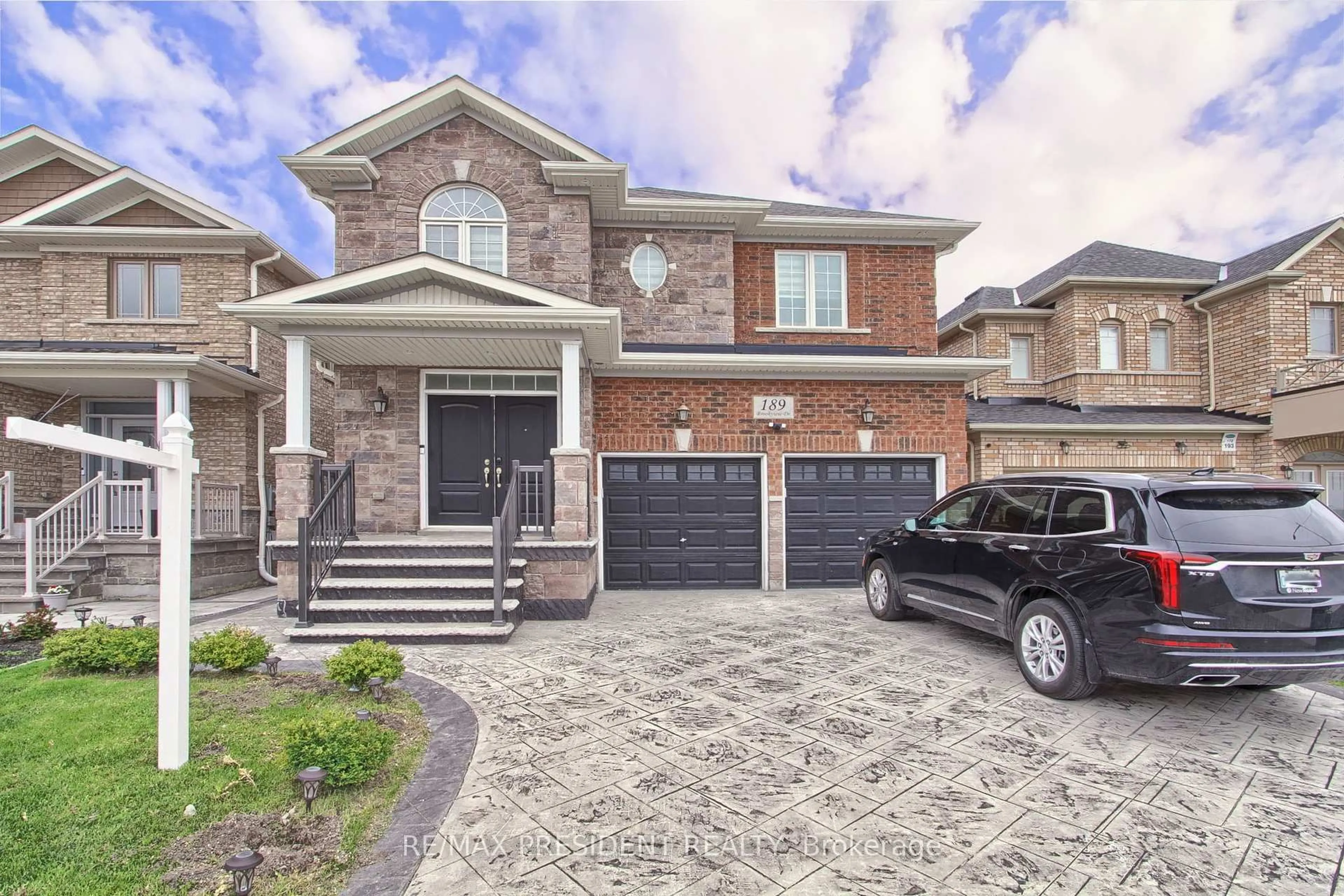 Home with brick exterior material, street for 189 Brookview Dr, Bradford West Gwillimbury Ontario L3Z 0R9