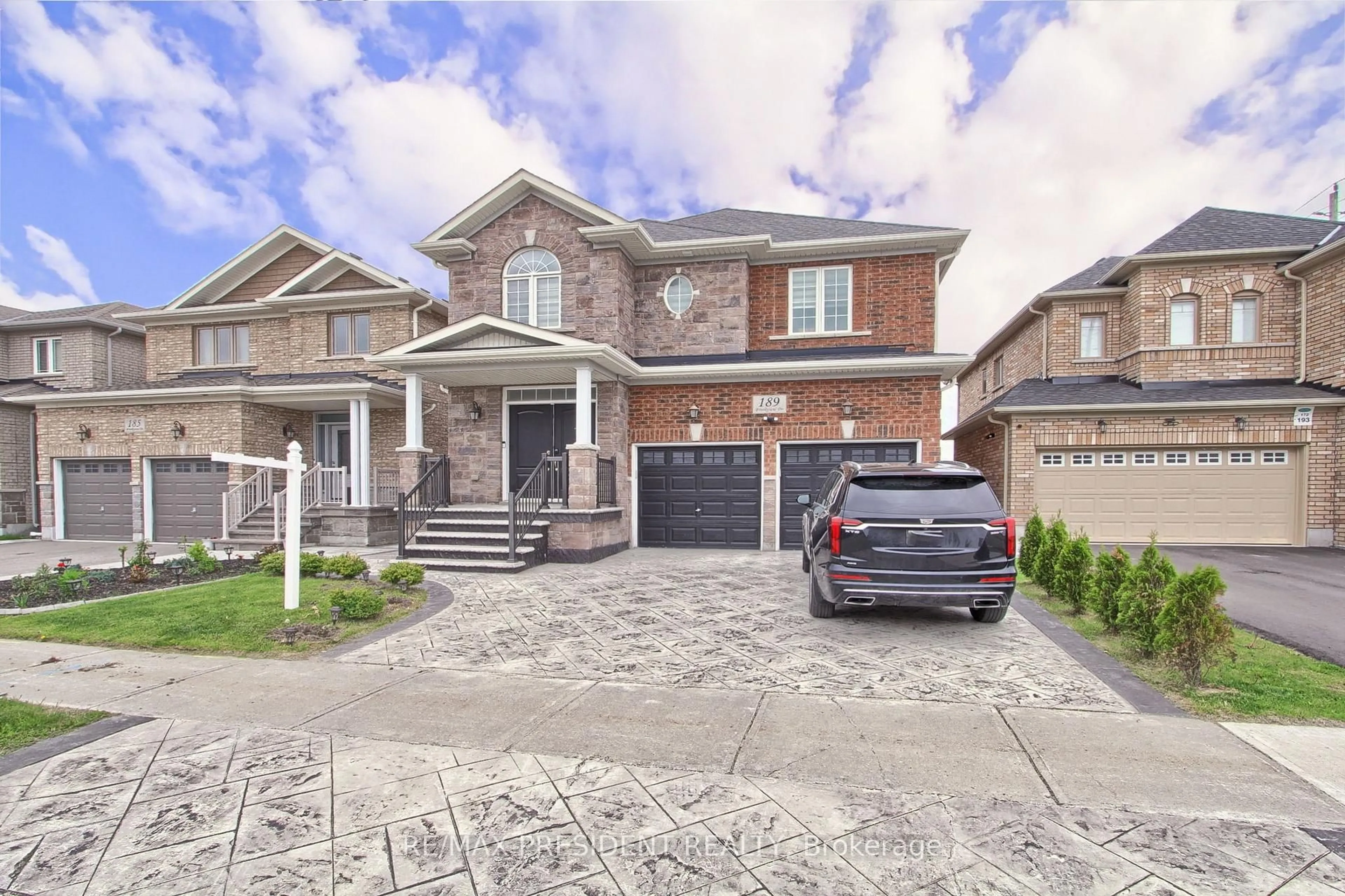 Home with brick exterior material, street for 189 Brookview Dr, Bradford West Gwillimbury Ontario L3Z 0R9