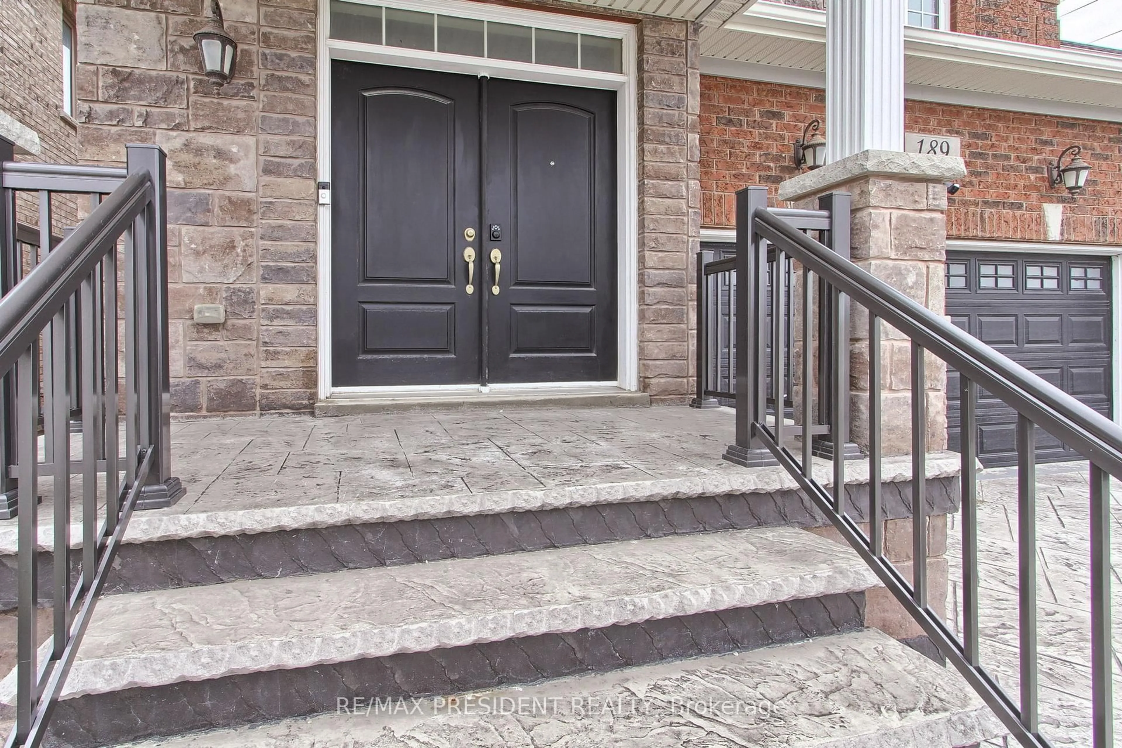 Indoor entryway for 189 Brookview Dr, Bradford West Gwillimbury Ontario L3Z 0R9