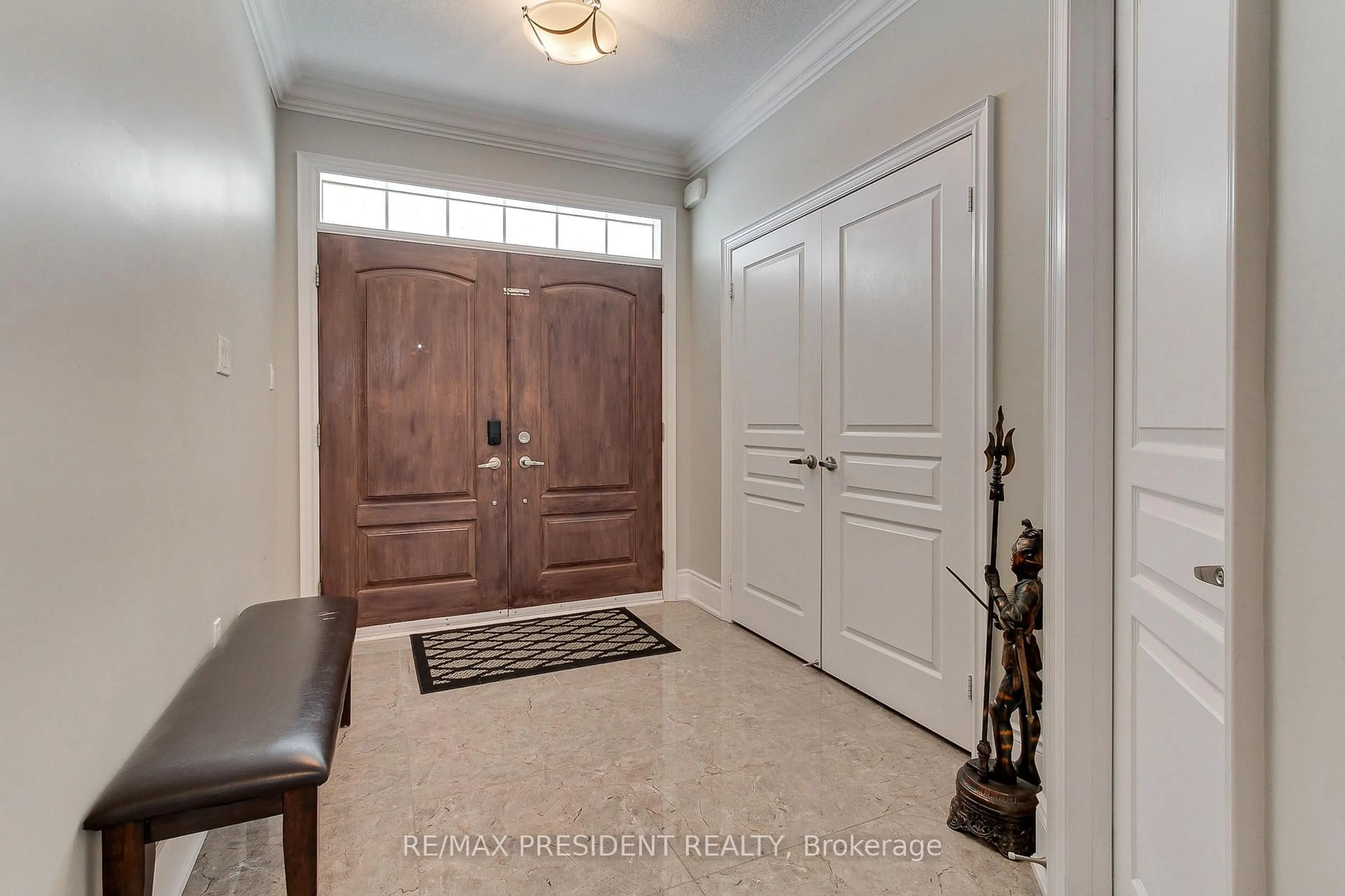 Indoor entryway for 189 Brookview Dr, Bradford West Gwillimbury Ontario L3Z 0R9