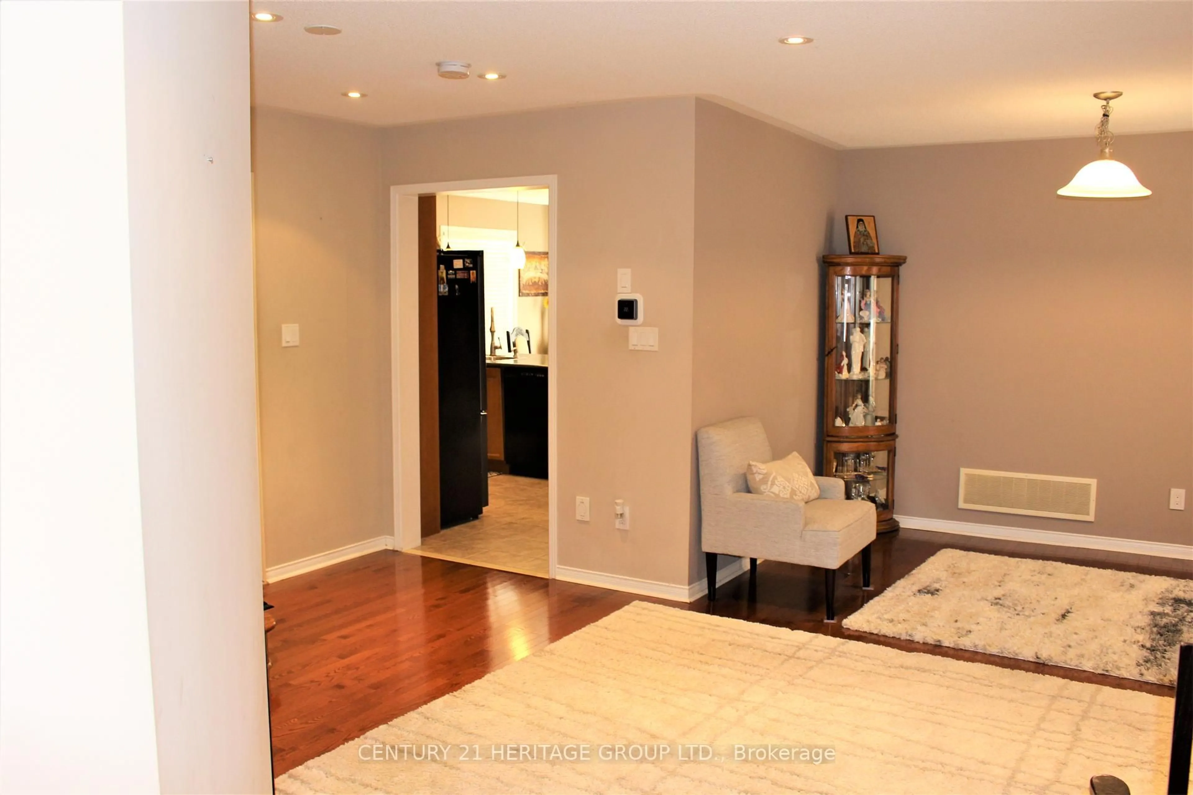 Indoor entryway for 185 River Ridge Blvd, Aurora Ontario L4G 7T7