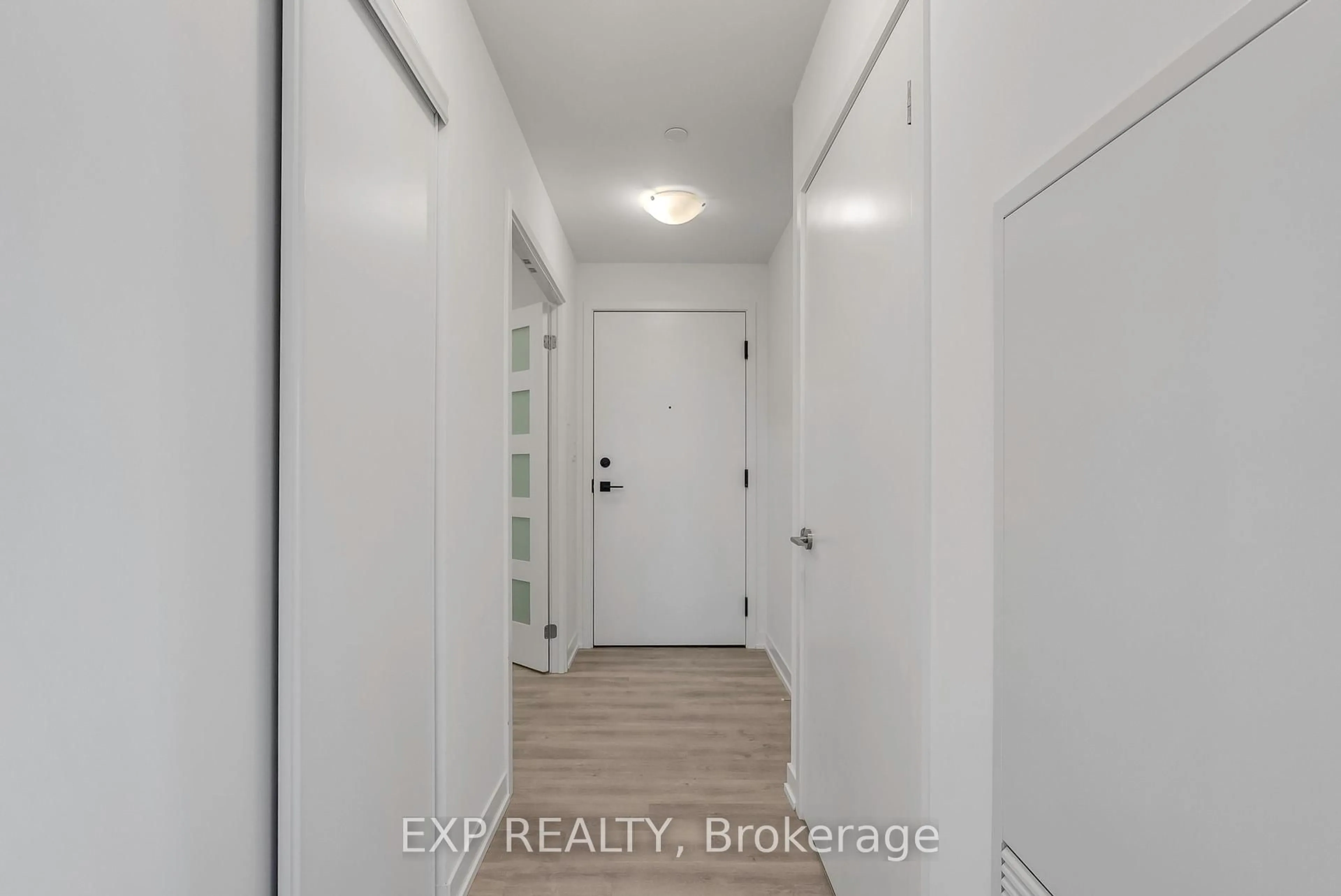 Indoor entryway for 292 Verdale Crossing N/A #1104B, Markham Ontario L6G 1B3