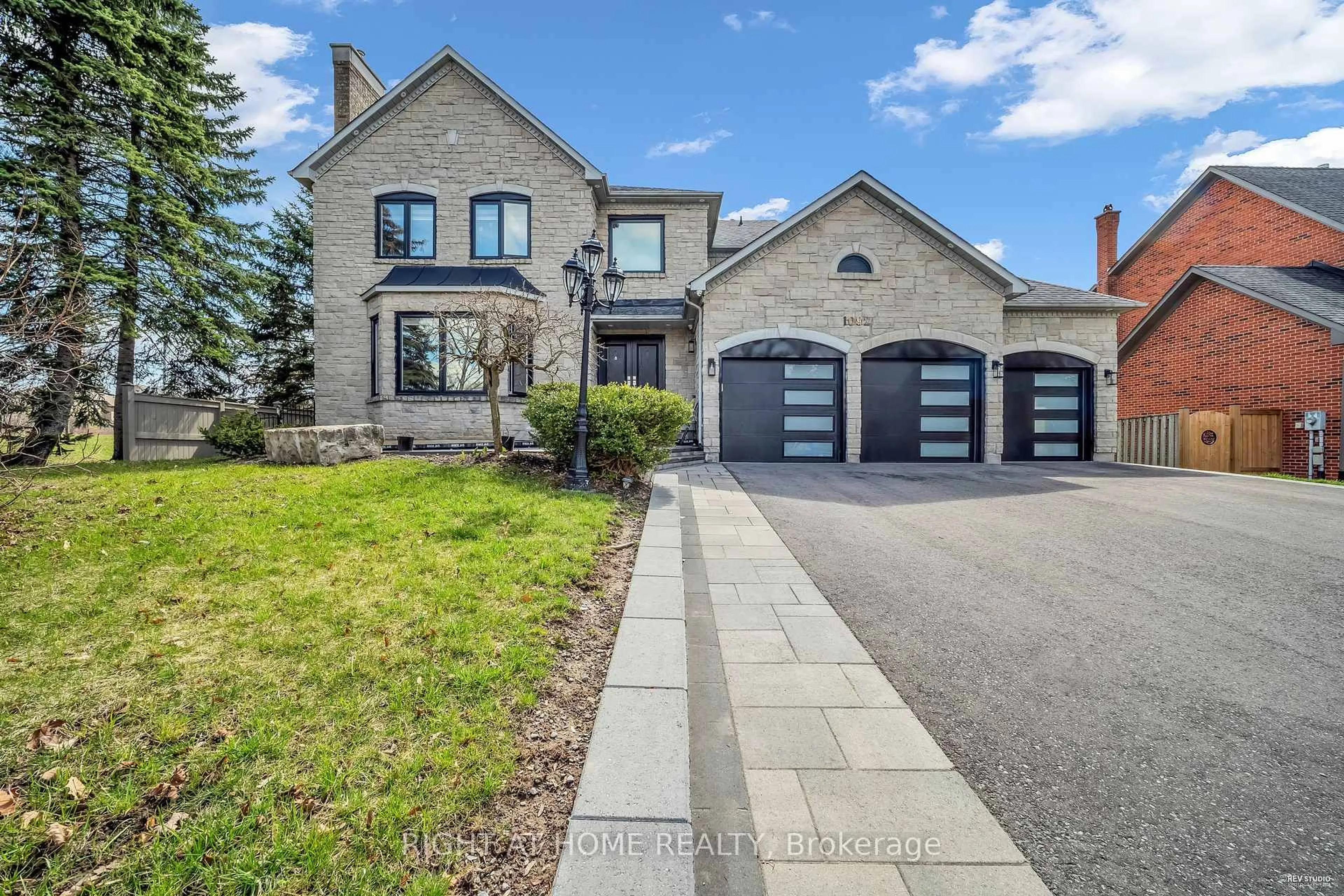 Home with brick exterior material, street for 1092 Stonehaven Ave, Newmarket Ontario L3X 1M7