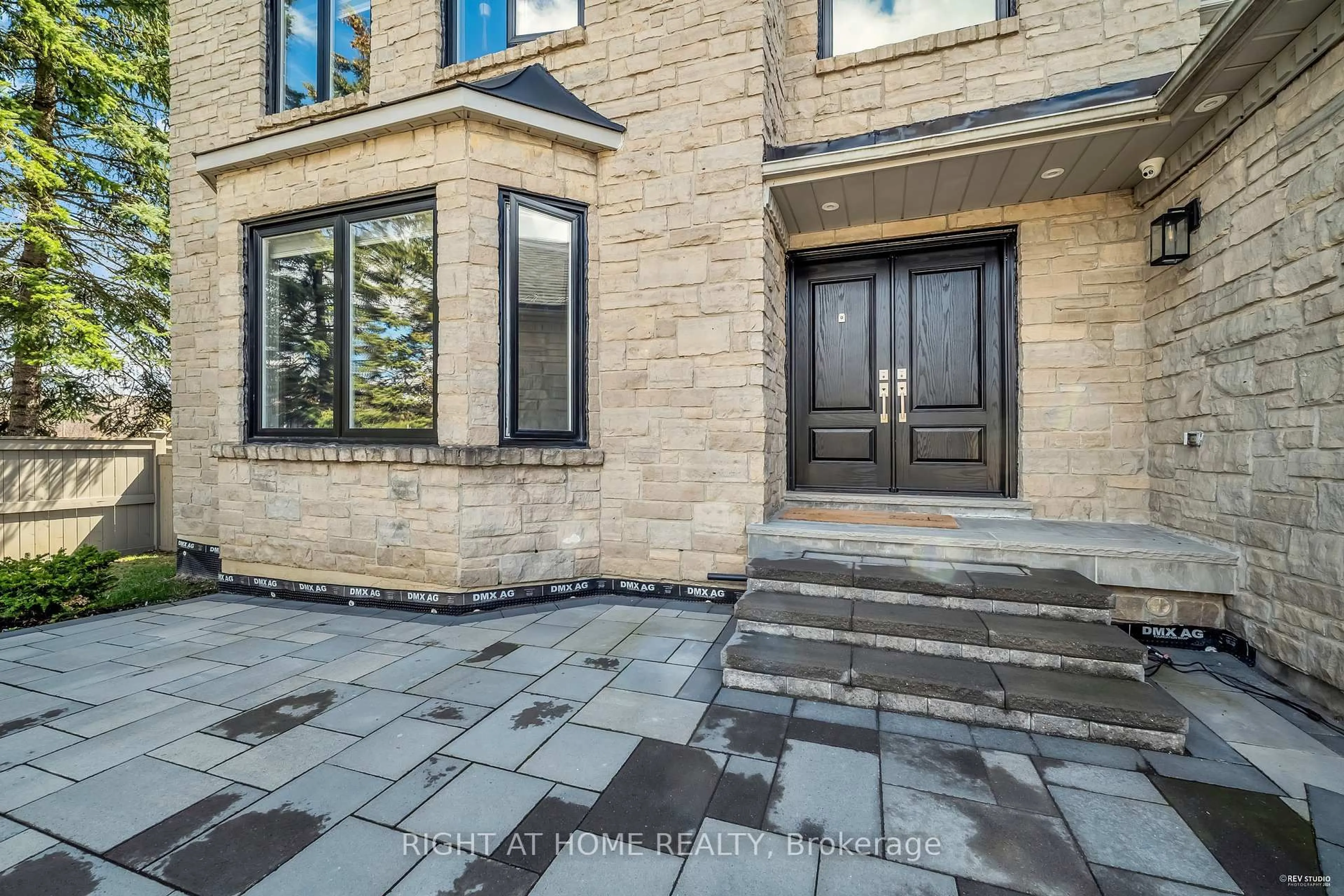 Home with brick exterior material, street for 1092 Stonehaven Ave, Newmarket Ontario L3X 1M7
