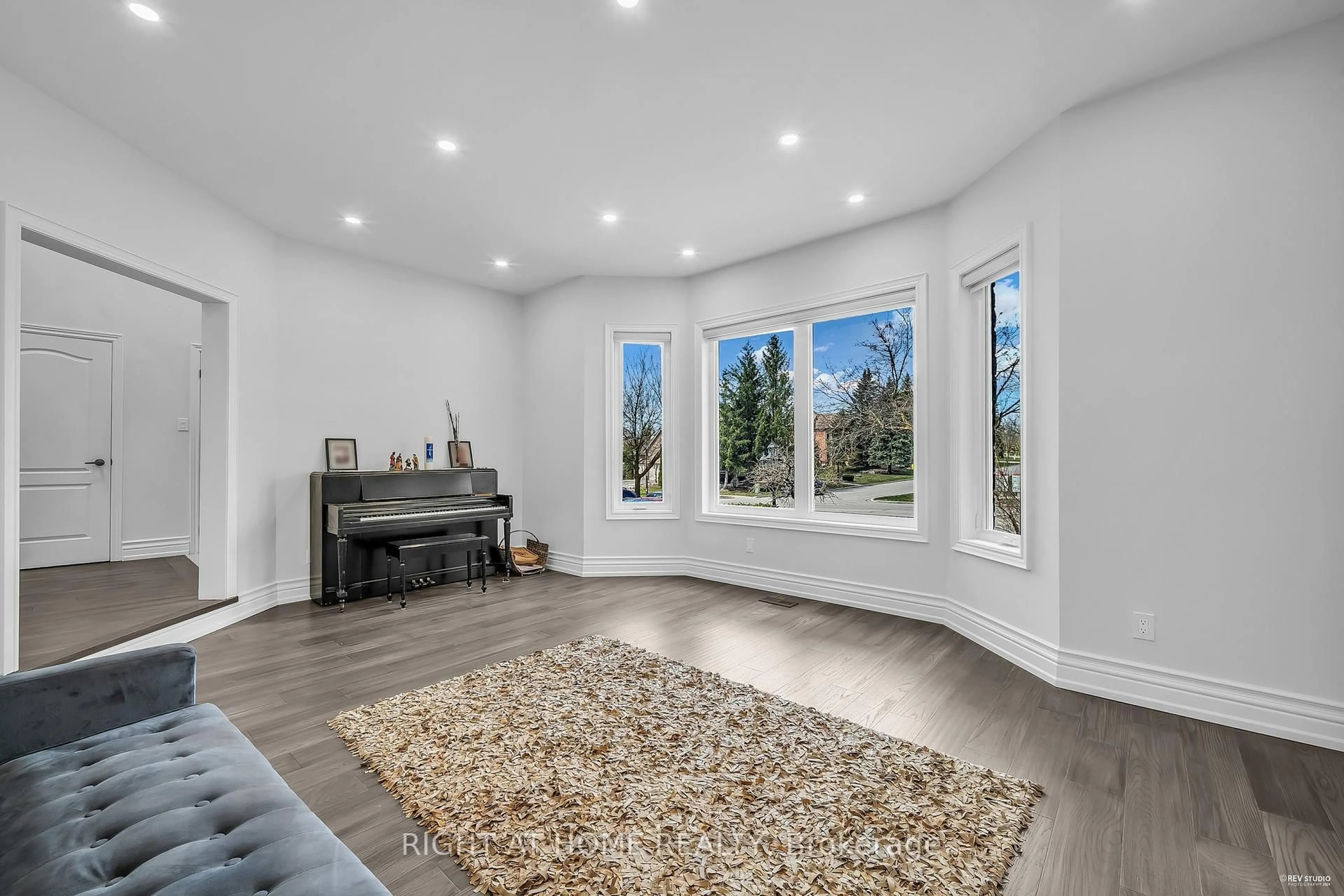 Unknown for 1092 Stonehaven Ave, Newmarket Ontario L3X 1M7