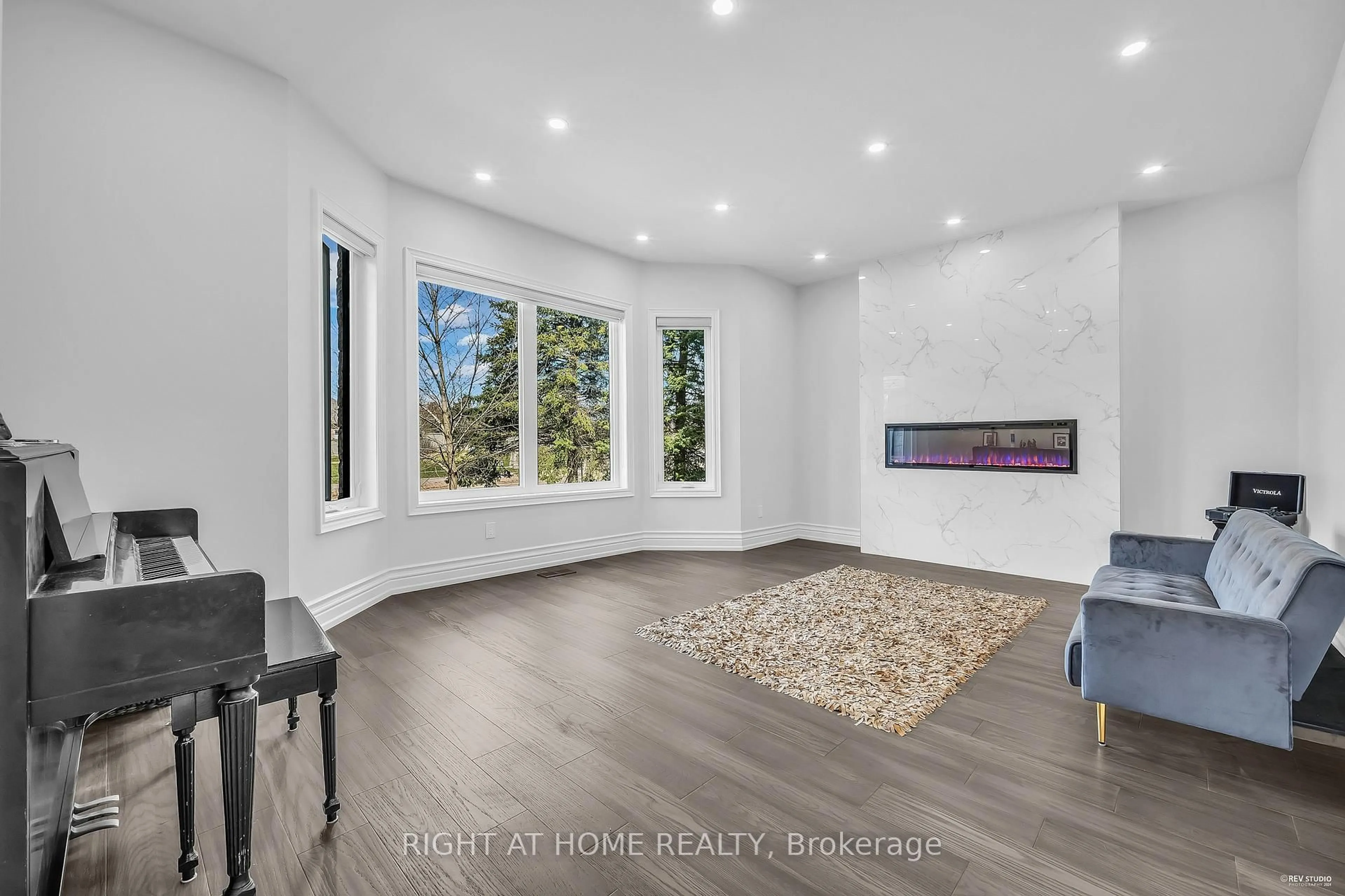 Unknown for 1092 Stonehaven Ave, Newmarket Ontario L3X 1M7