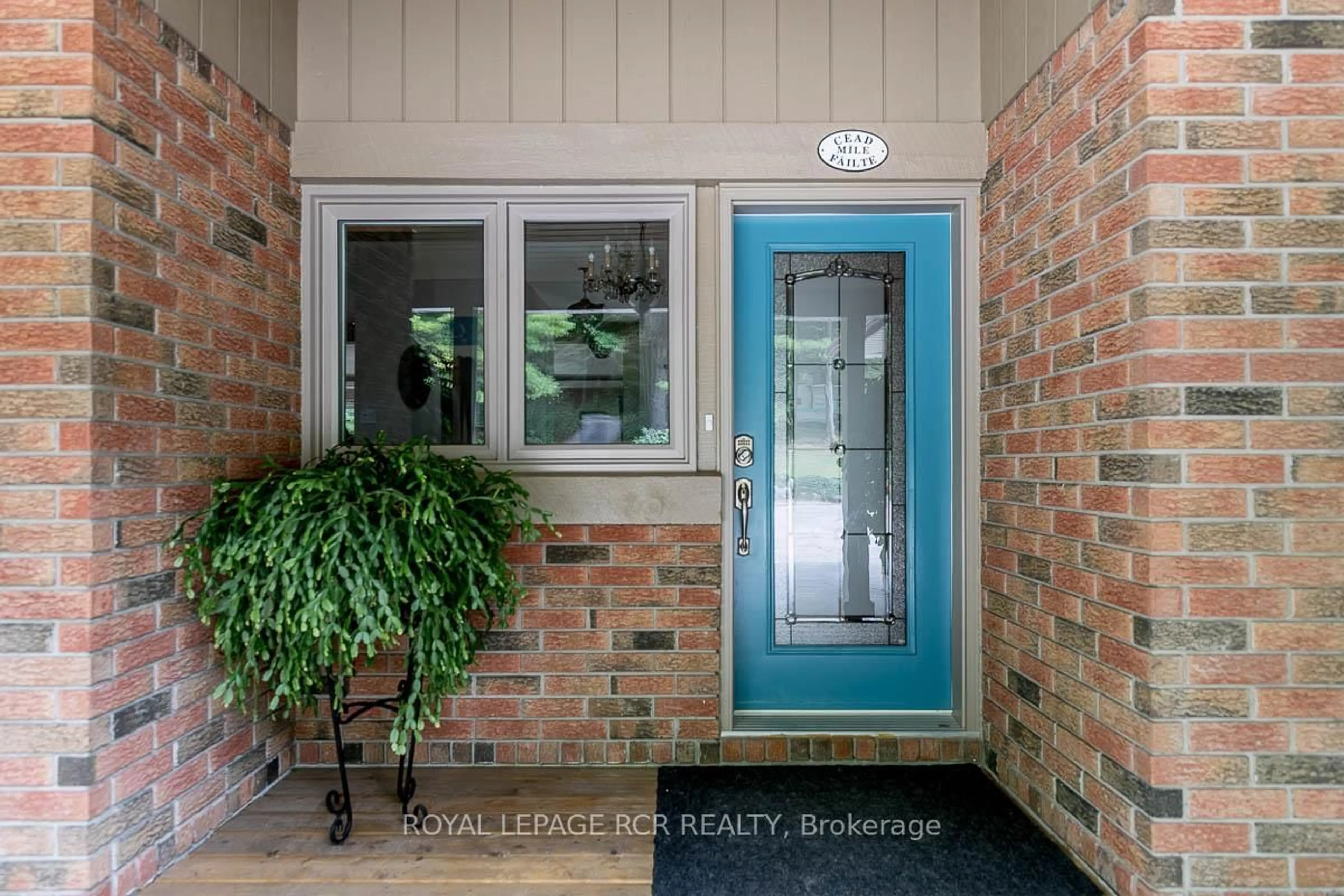 Indoor entryway for 16365 Bathurst St, Newmarket Ontario L3X 1Z8