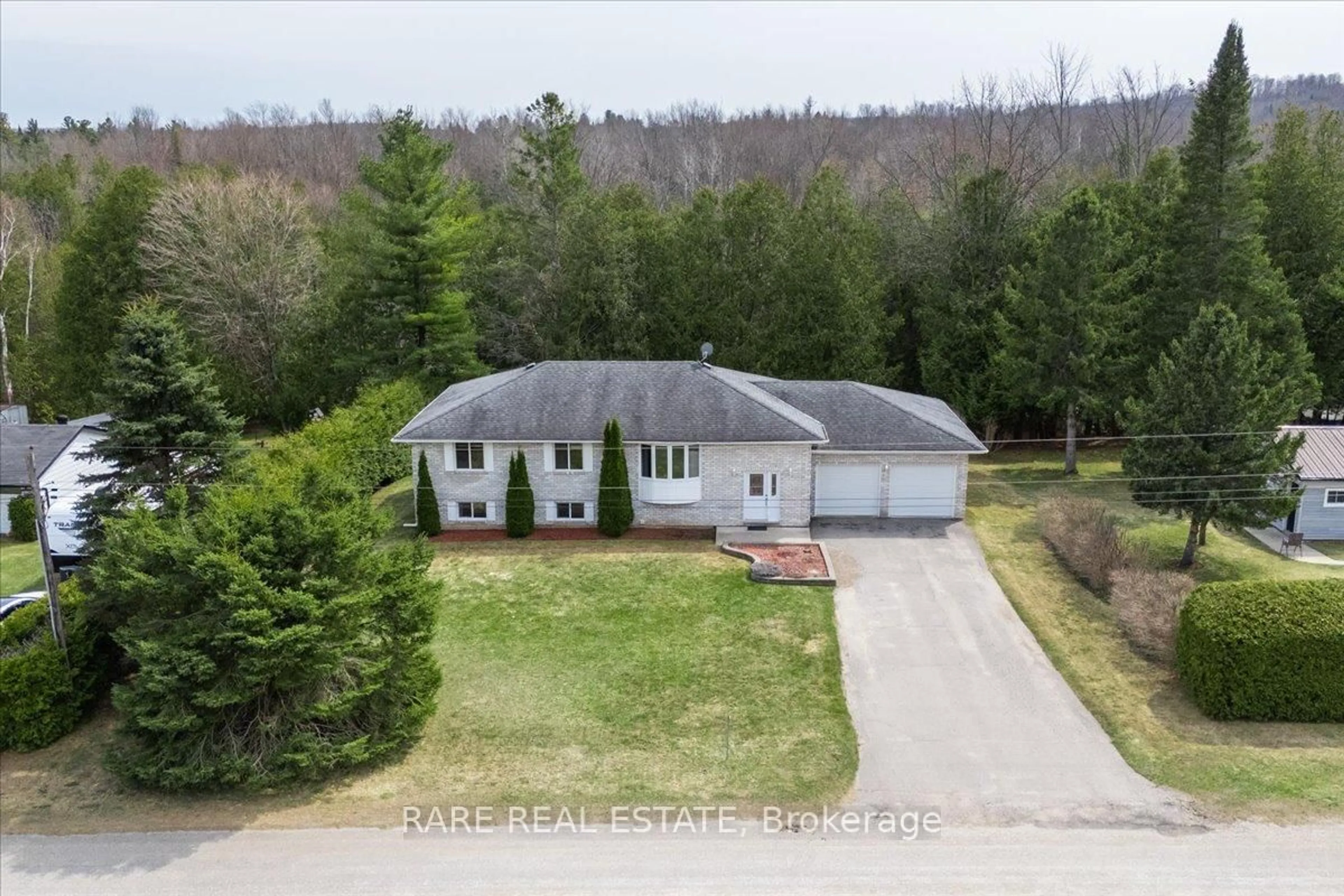 A pic from outside/outdoor area/front of a property/back of a property/a pic from drone, street for 8977 Boyne River Rd, Adjala-Tosorontio Ontario L0M 1J0