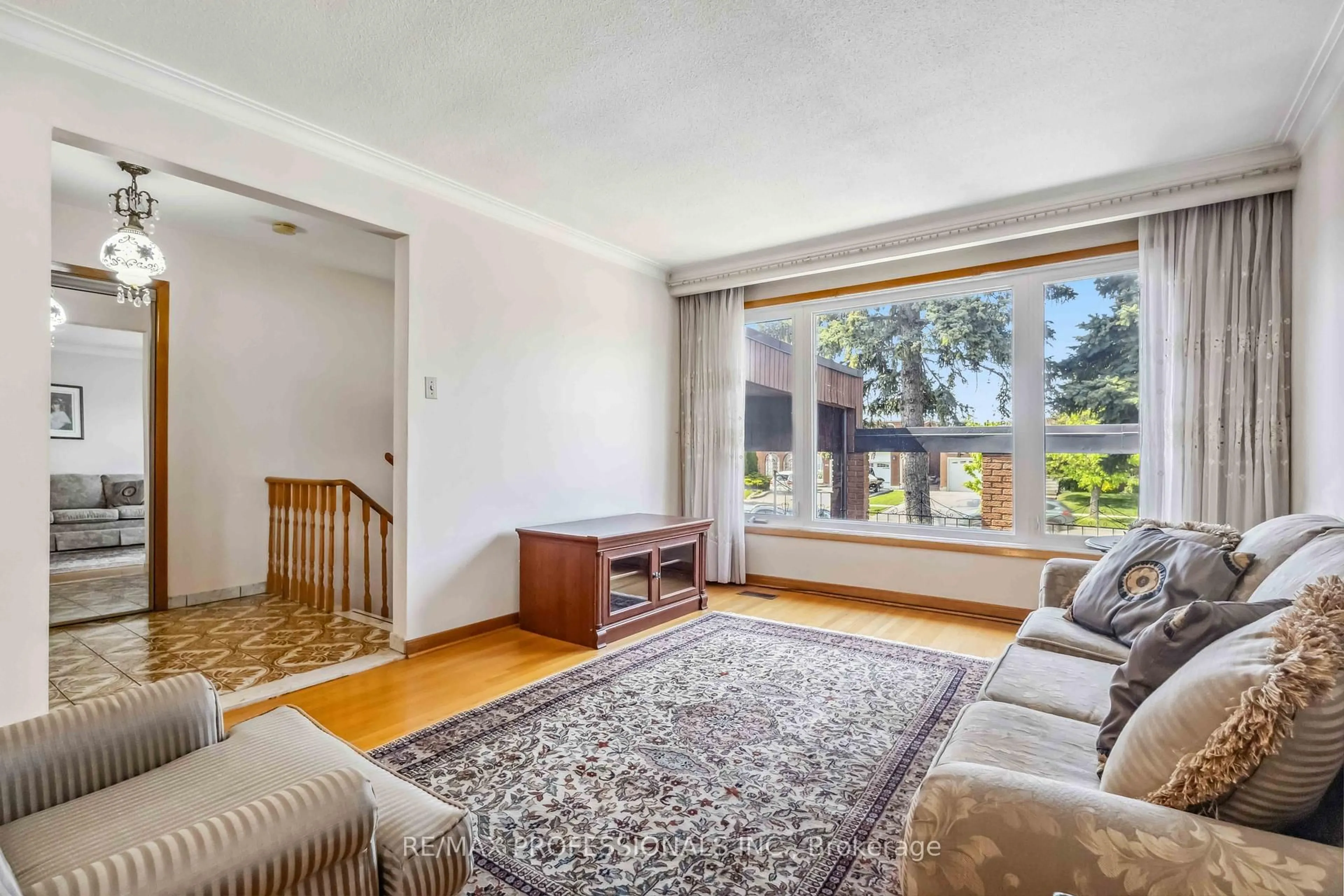 Living room with furniture, unknown for 525 Woodbridge Ave, Vaughan Ontario L4L 2T6