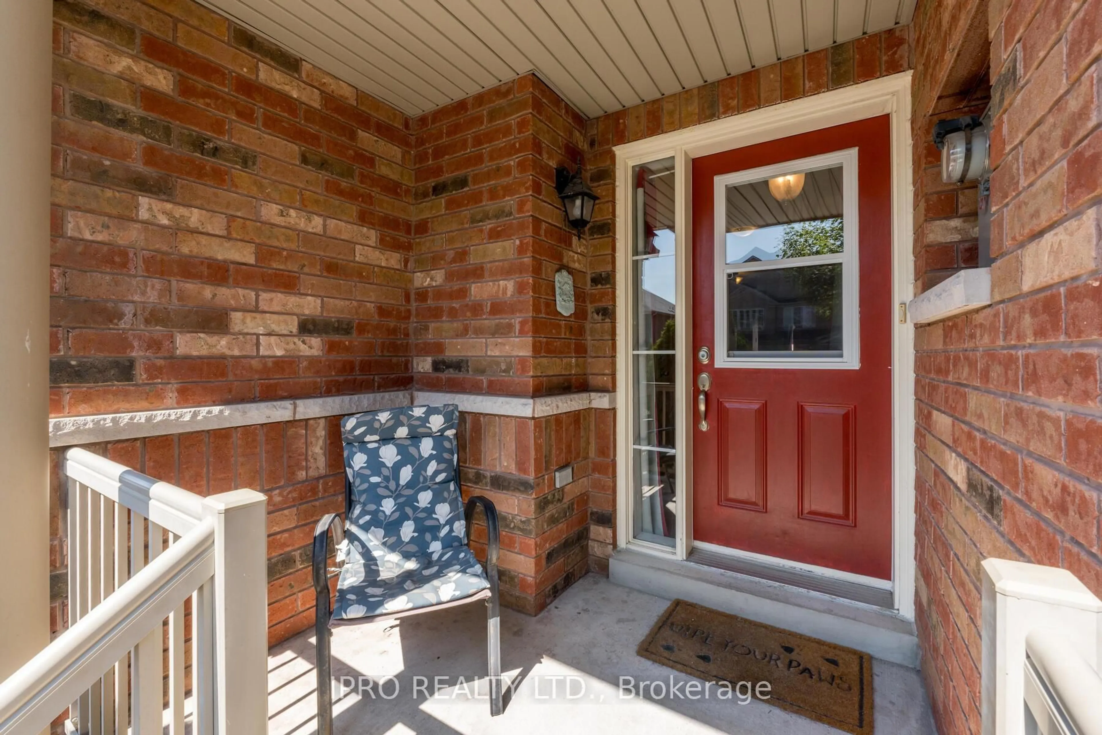 Indoor entryway for 26 Neuchatel Ave, Vaughan Ontario L4H 2Y2