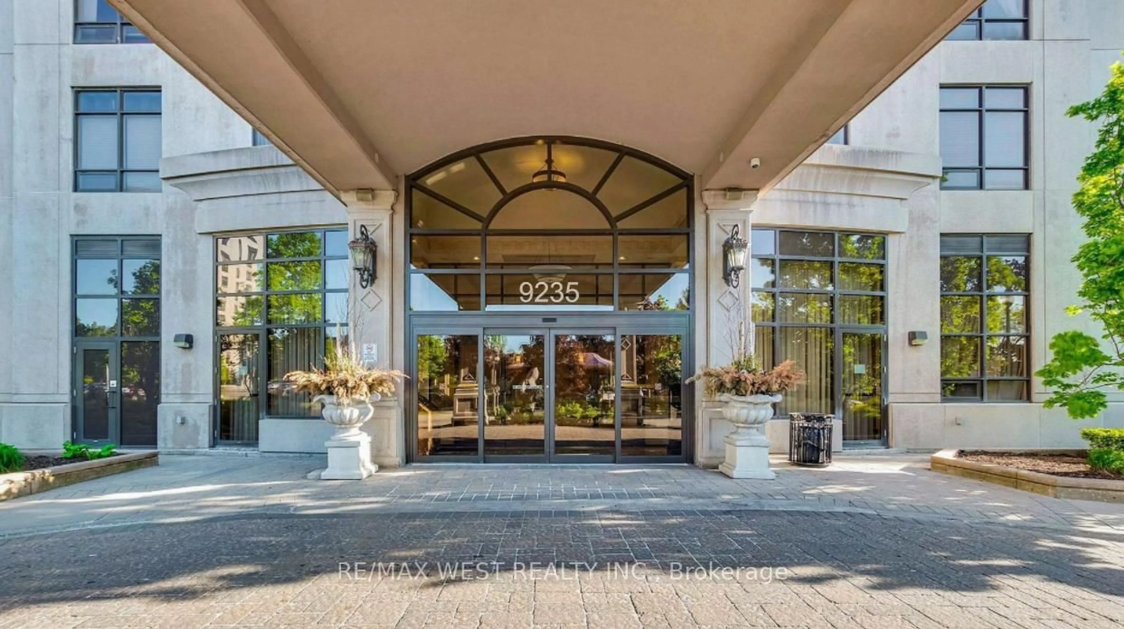 Lobby for 9235 Jane St #1404, Vaughan Ontario L6A 0J8