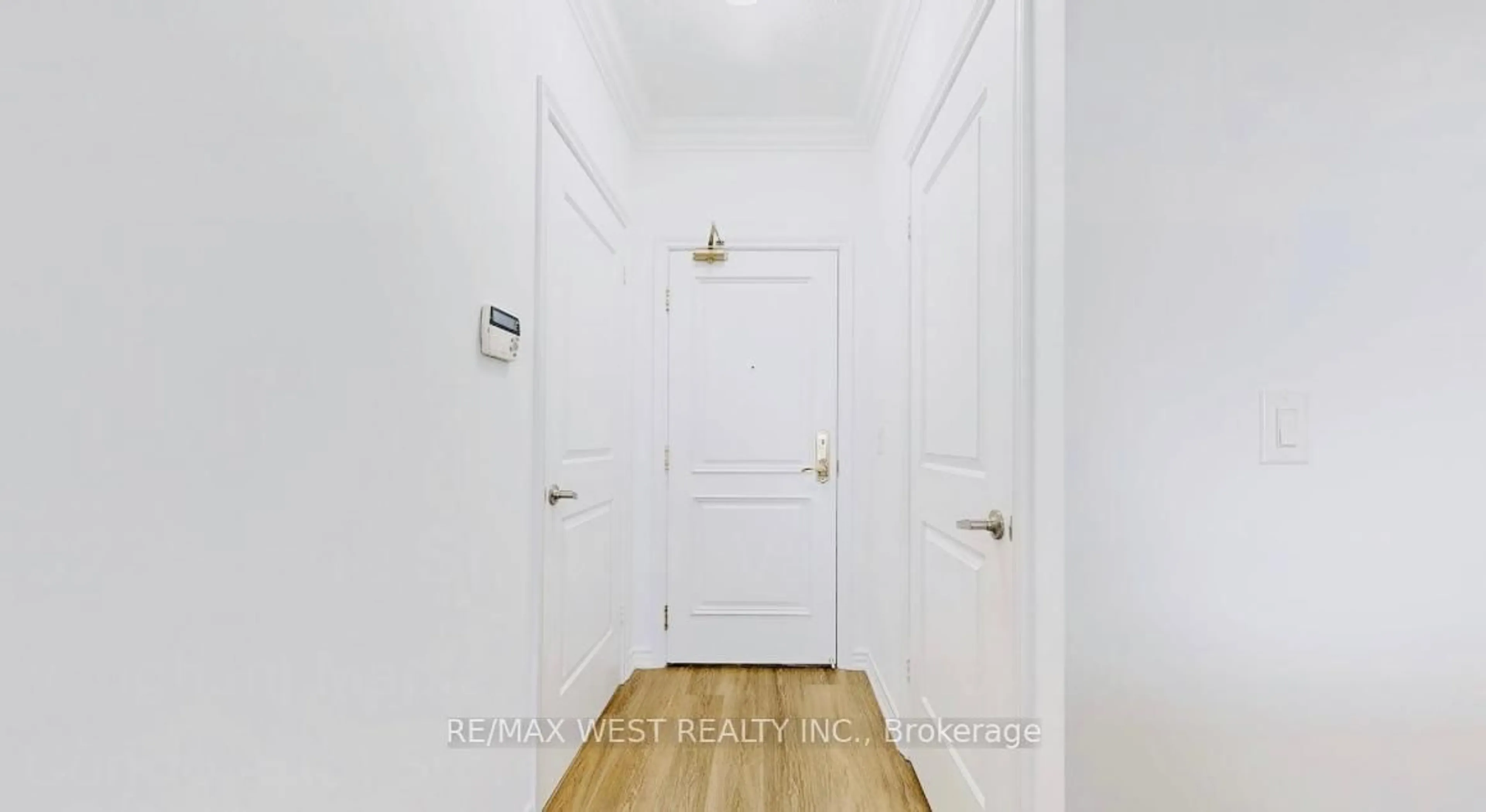 Indoor entryway for 9235 Jane St #1404, Vaughan Ontario L6A 0J8