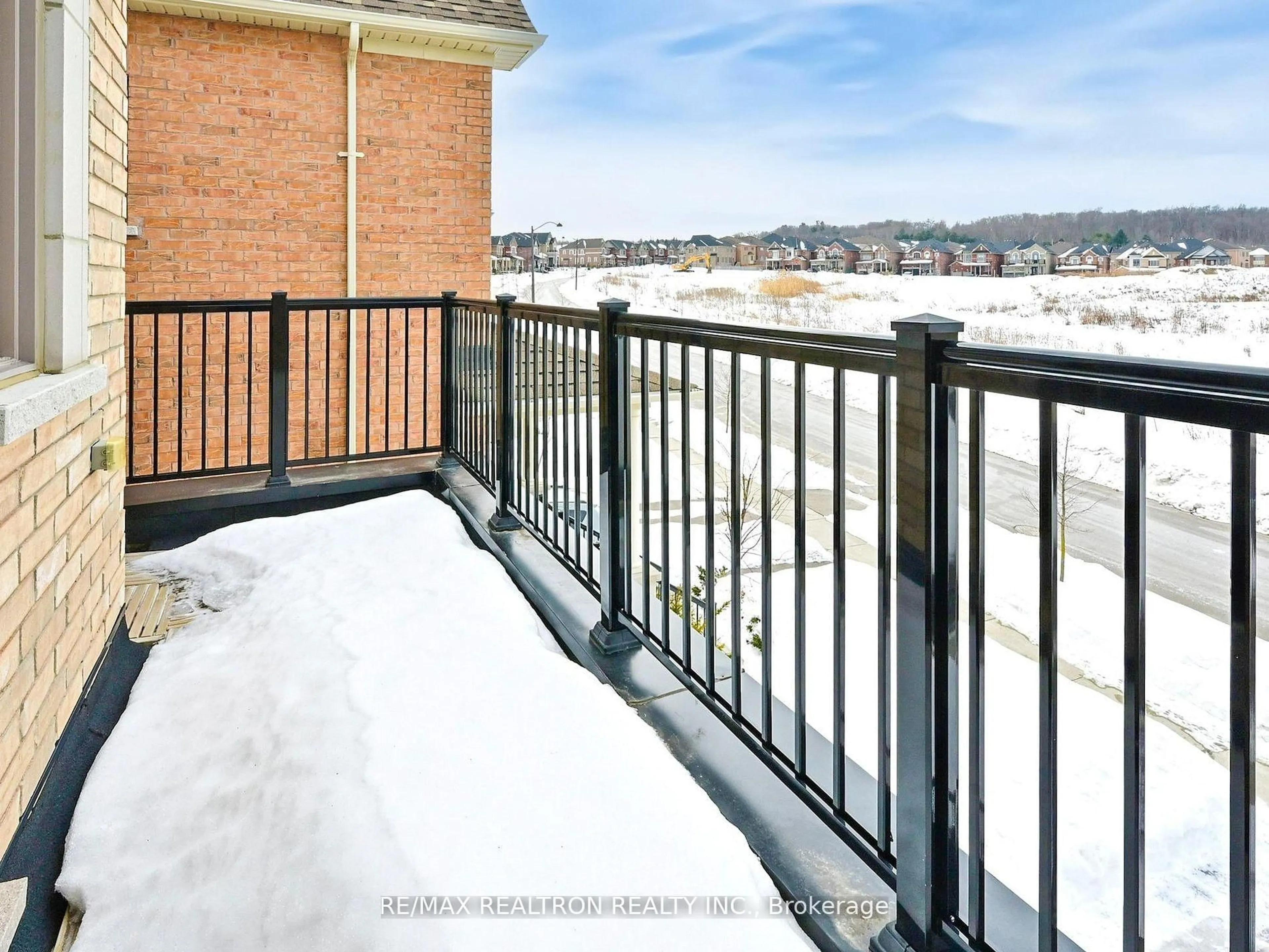 Balcony in the apartment, water/lake/river/ocean view for 130 Frank Kelly Dr, East Gwillimbury Ontario L9N 0V1