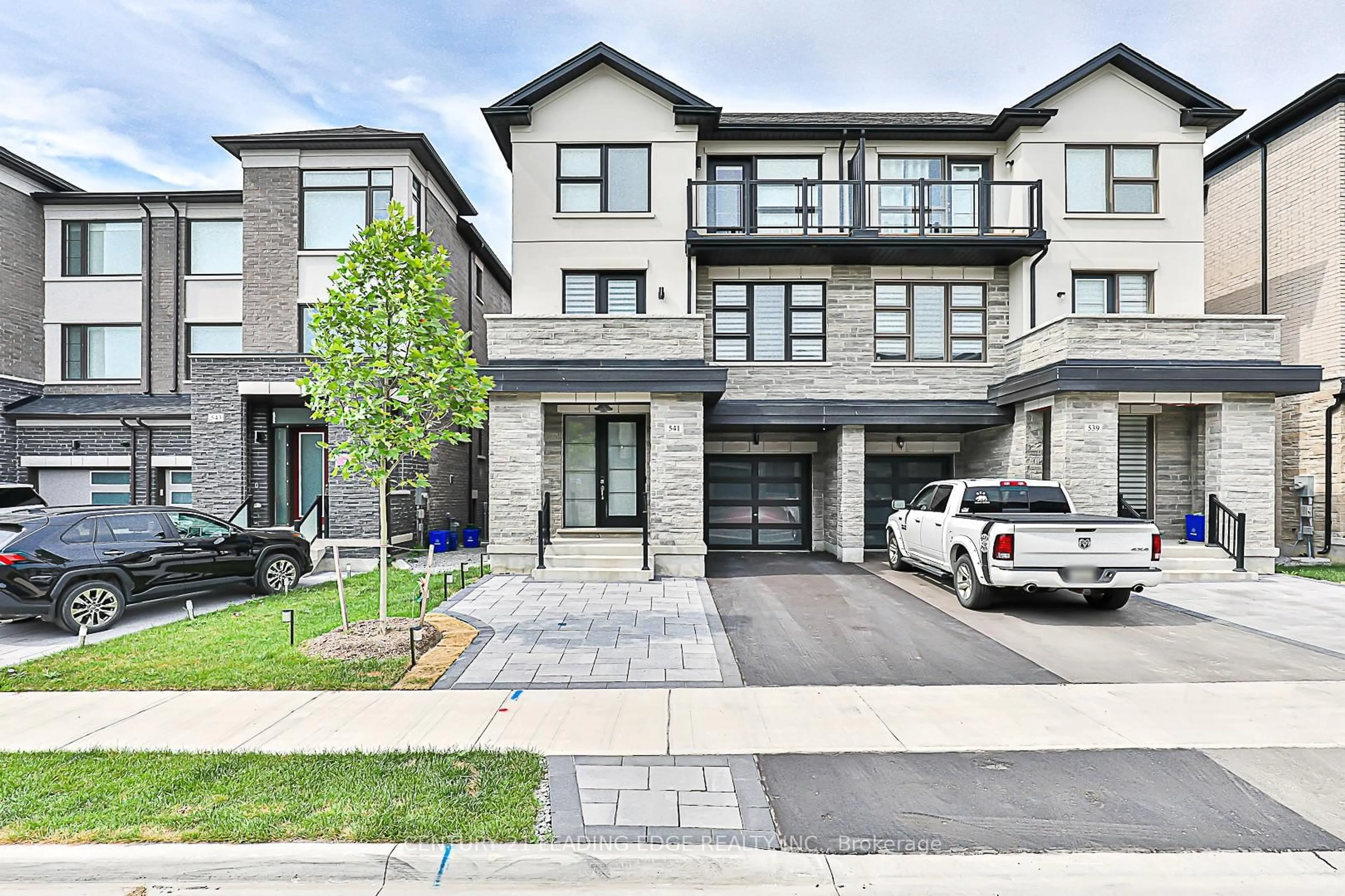 Home with brick exterior material, street for 541 New England Crt, Newmarket Ontario L3X 0M5