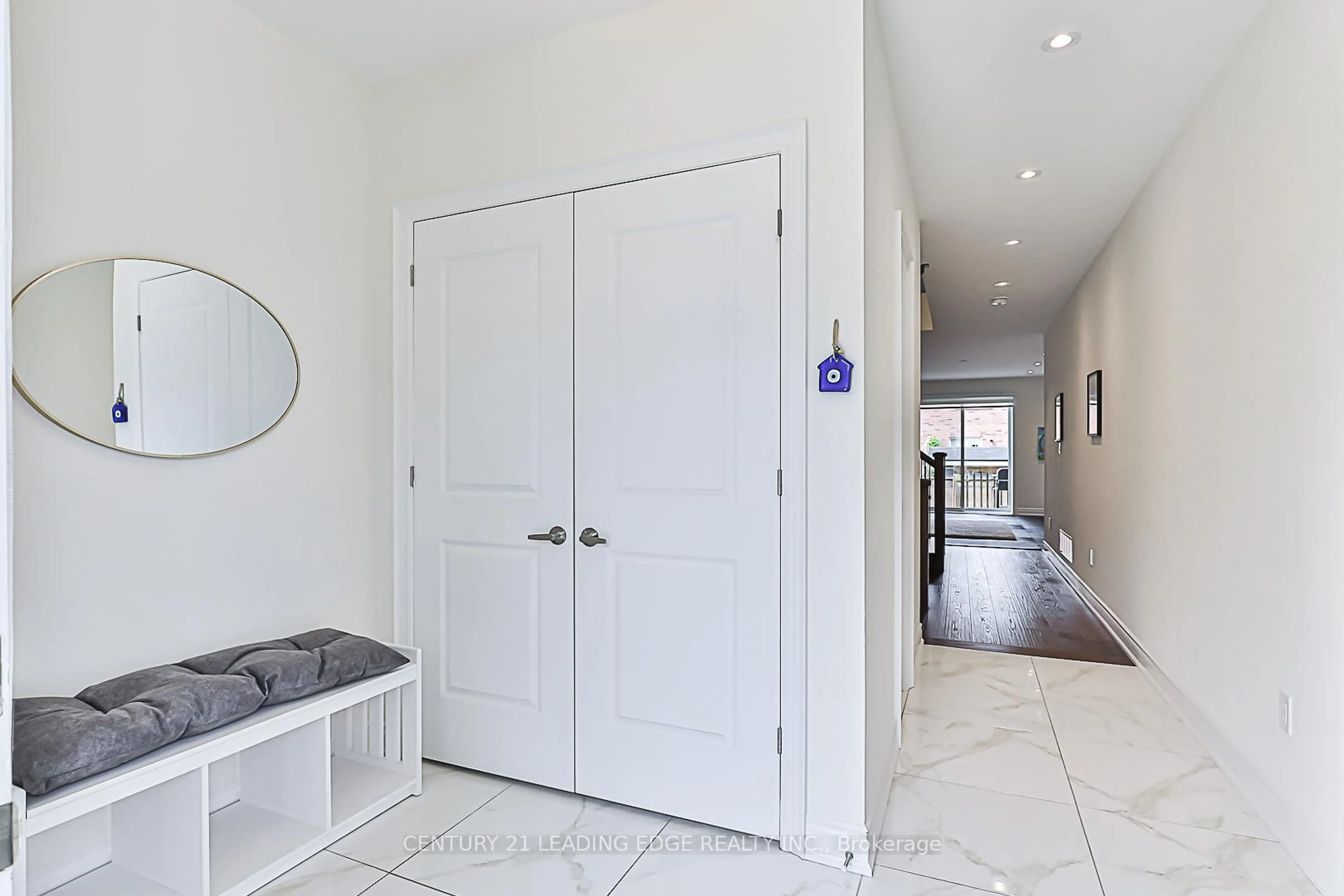 Unknown for 541 New England Crt, Newmarket Ontario L3X 0M5