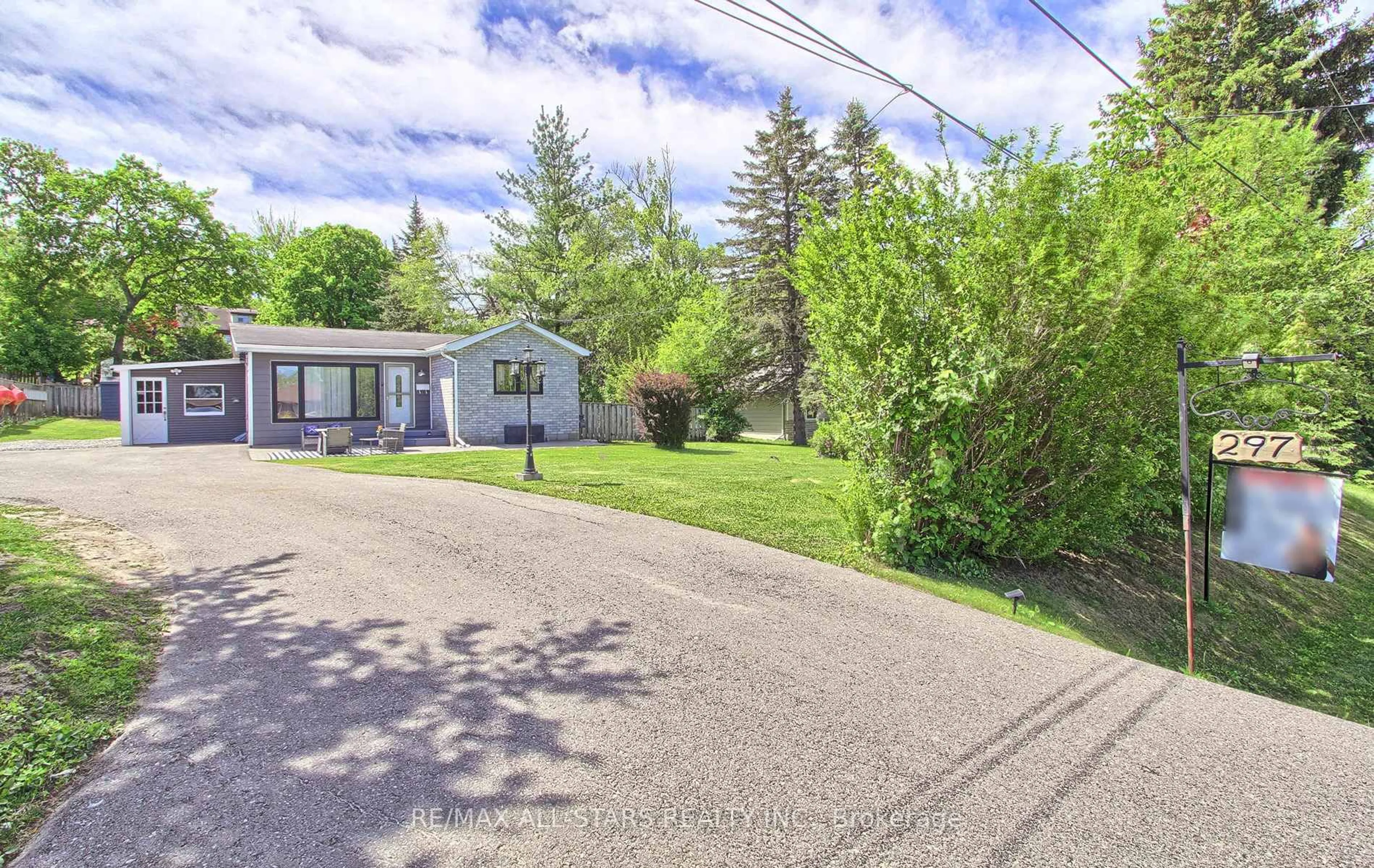 A pic from outside/outdoor area/front of a property/back of a property/a pic from drone, street for 297 Walter Dr, Georgina Ontario L4P 3A8