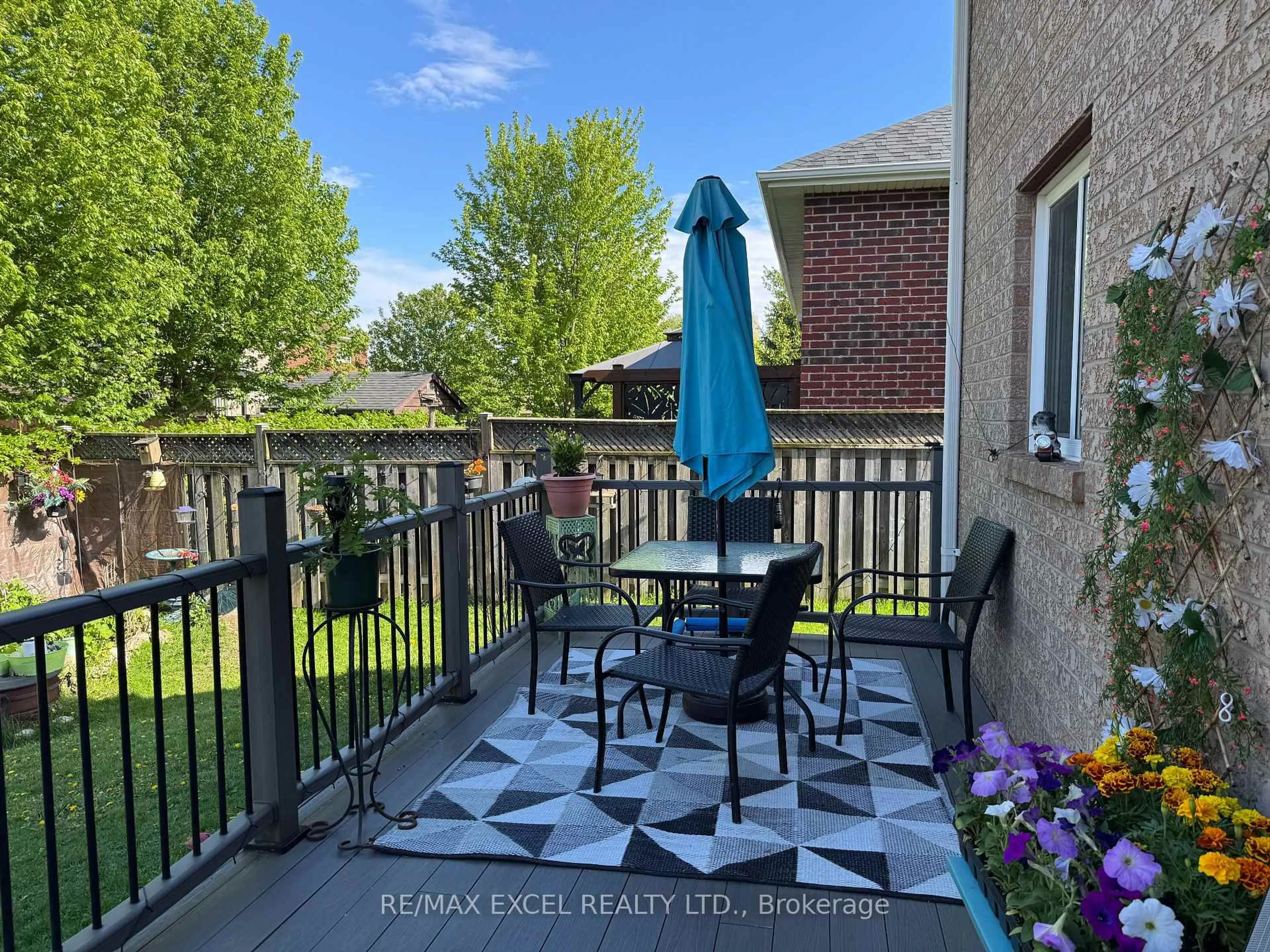 Patio, water/lake/river/ocean view for 113 Fairwood Dr, Georgina Ontario L4P 3Y1