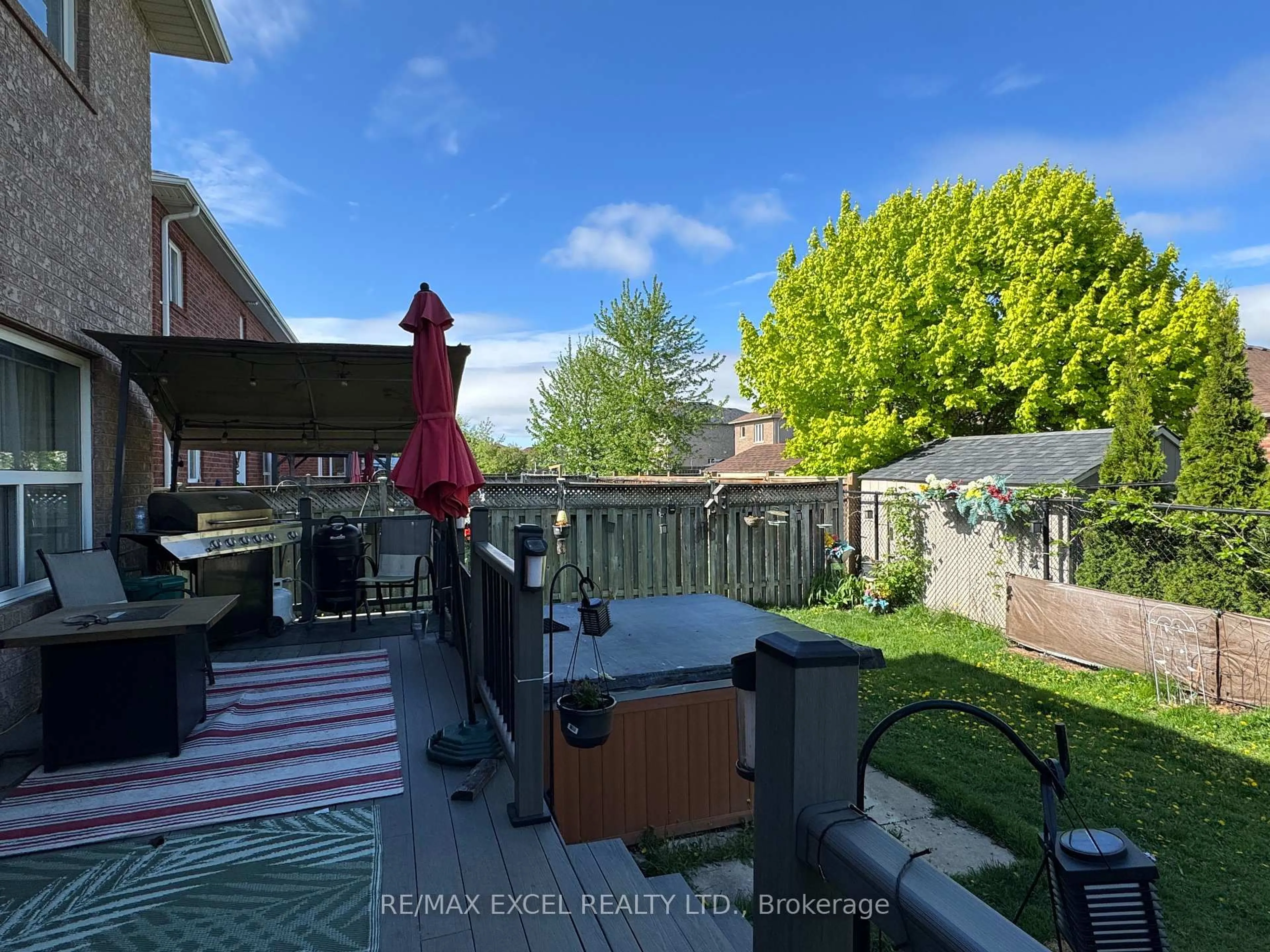 A pic from outside/outdoor area/front of a property/back of a property/a pic from drone, water/lake/river/ocean view for 113 Fairwood Dr, Georgina Ontario L4P 3Y1