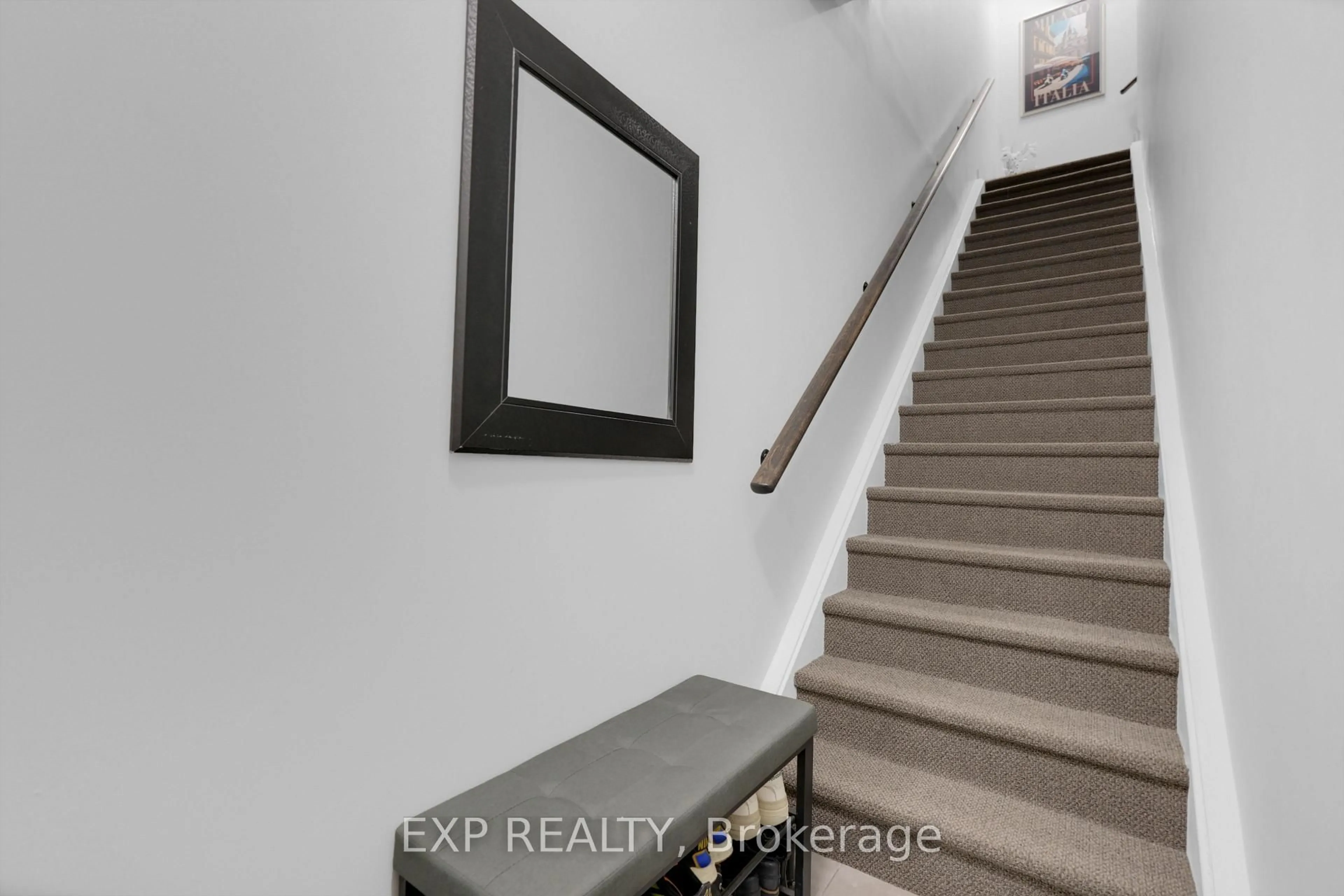 Stairs for 600 Alex Gardner Circ #112, Aurora Ontario L4G 3G5