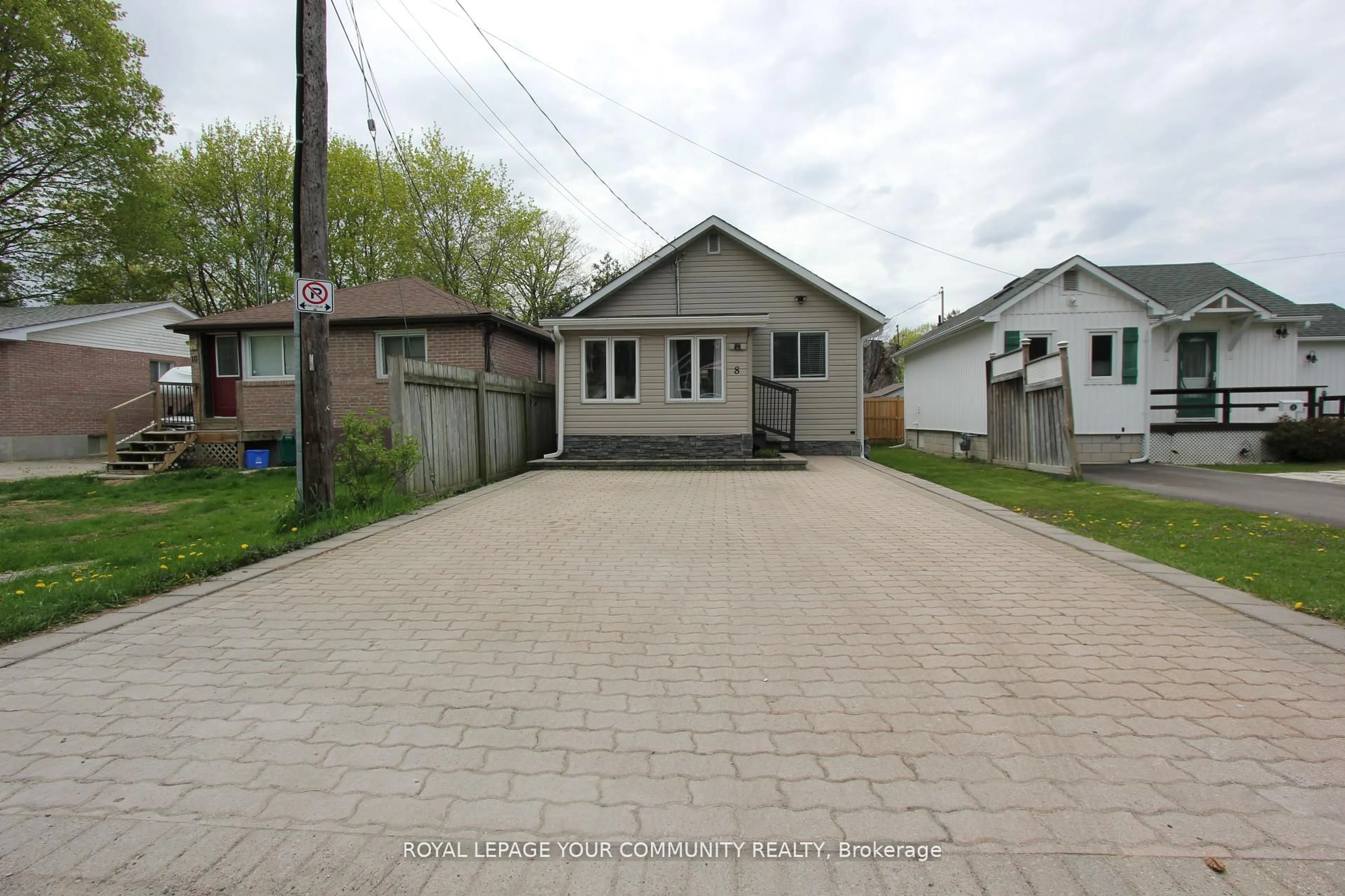 Unknown for 8 Hardwood Dr, Georgina Ontario L0E 1L0
