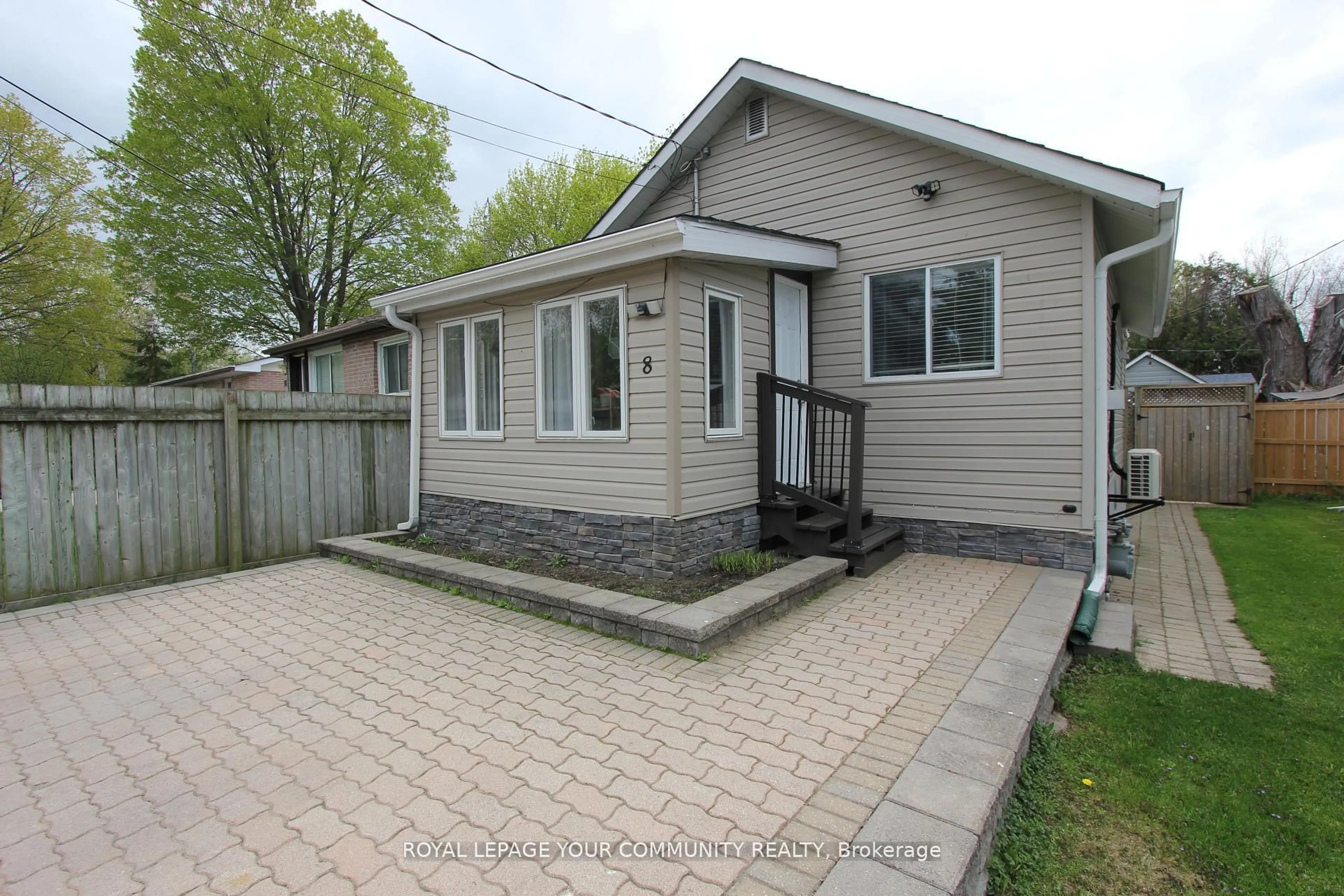 Unknown for 8 Hardwood Dr, Georgina Ontario L0E 1L0