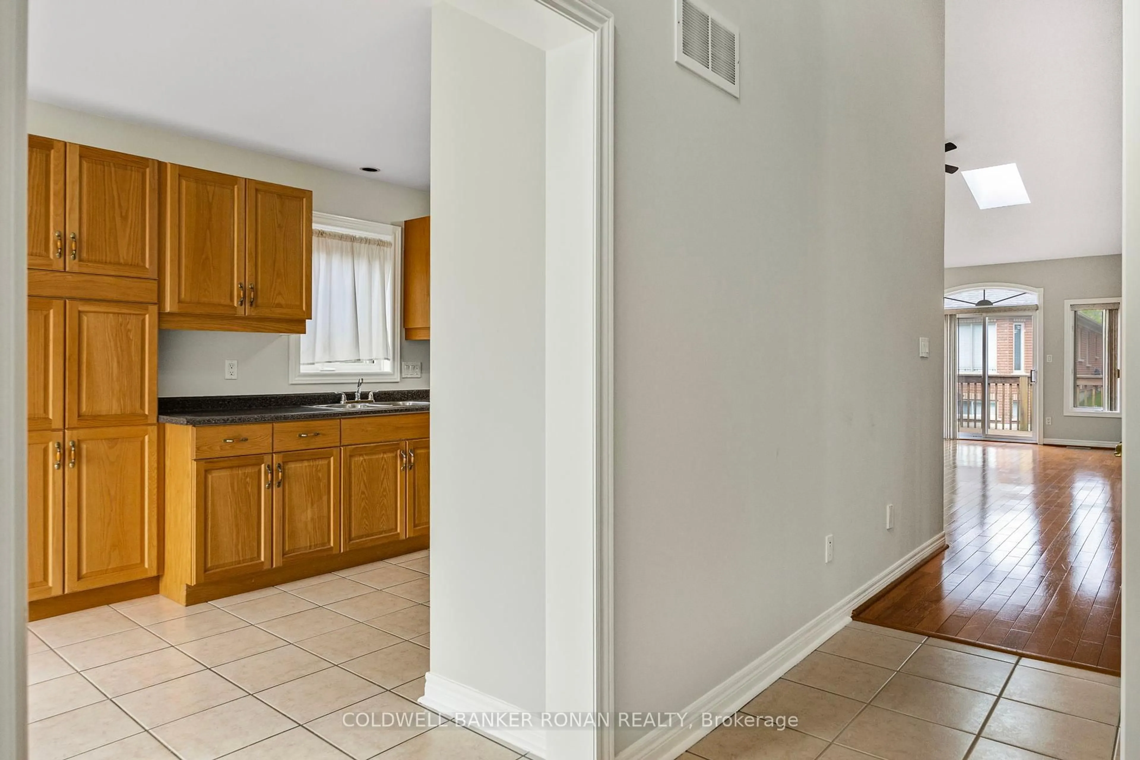 Standard kitchen, ceramic/tile floor for 8 Malibu Manr #9, New Tecumseth Ontario L9R 2C1