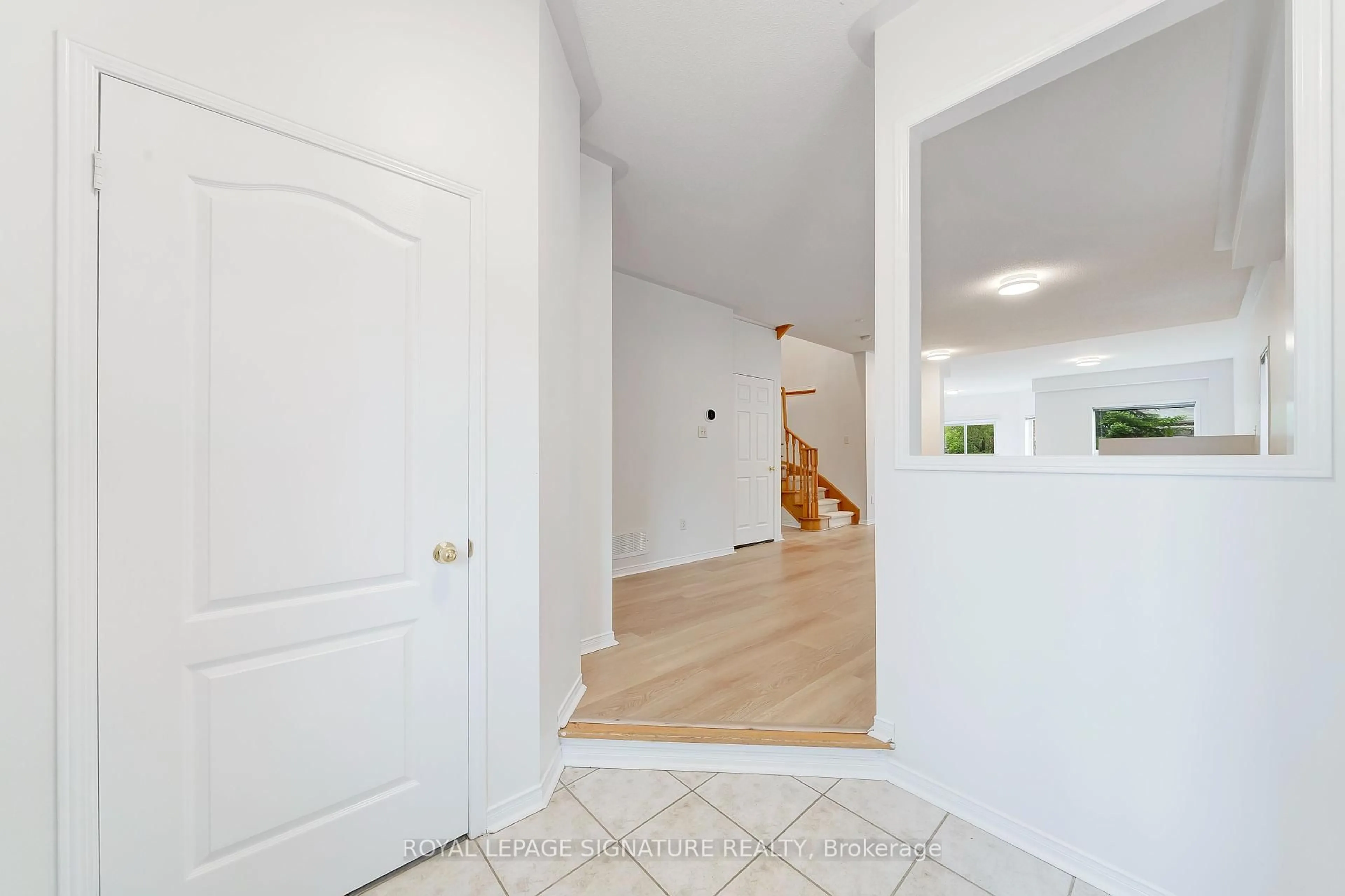 Indoor entryway for 58 Colonial Cres, Richmond Hill Ontario L4E 3X3