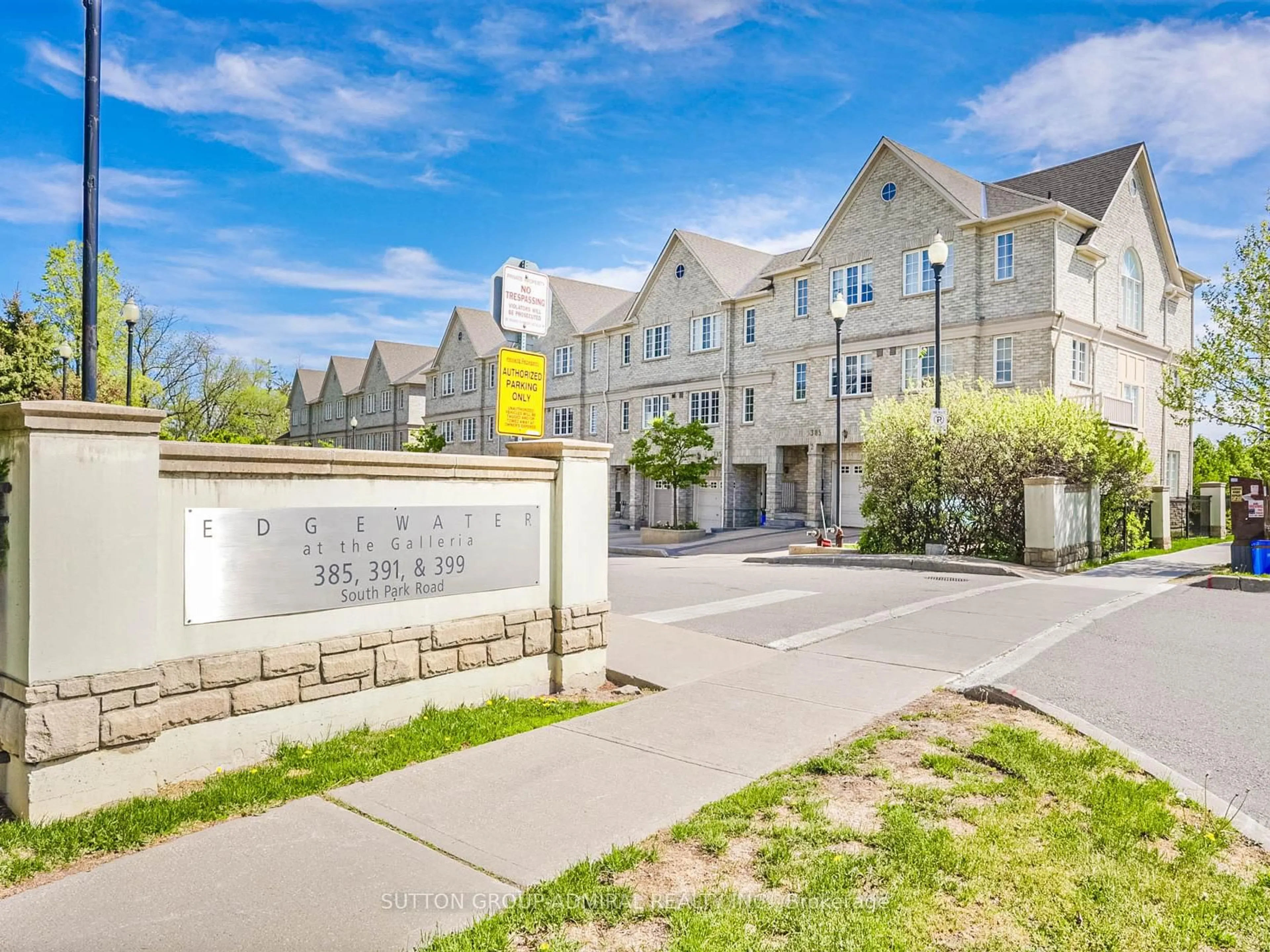 A pic from outside/outdoor area/front of a property/back of a property/a pic from drone, street for 385 South Park Rd #6, Markham Ontario L3T 7Y7