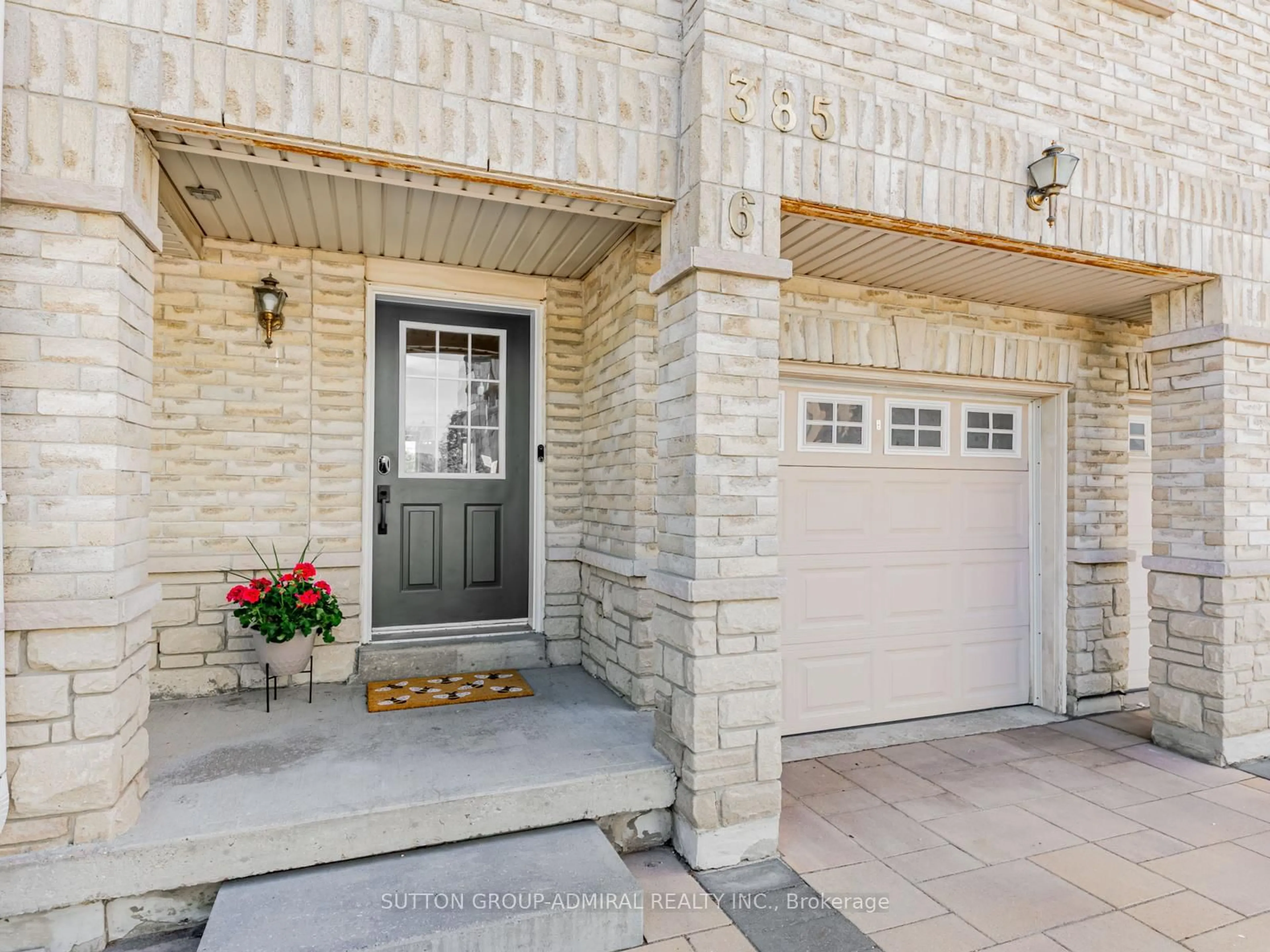 Indoor entryway for 385 South Park Rd #6, Markham Ontario L3T 7Y7