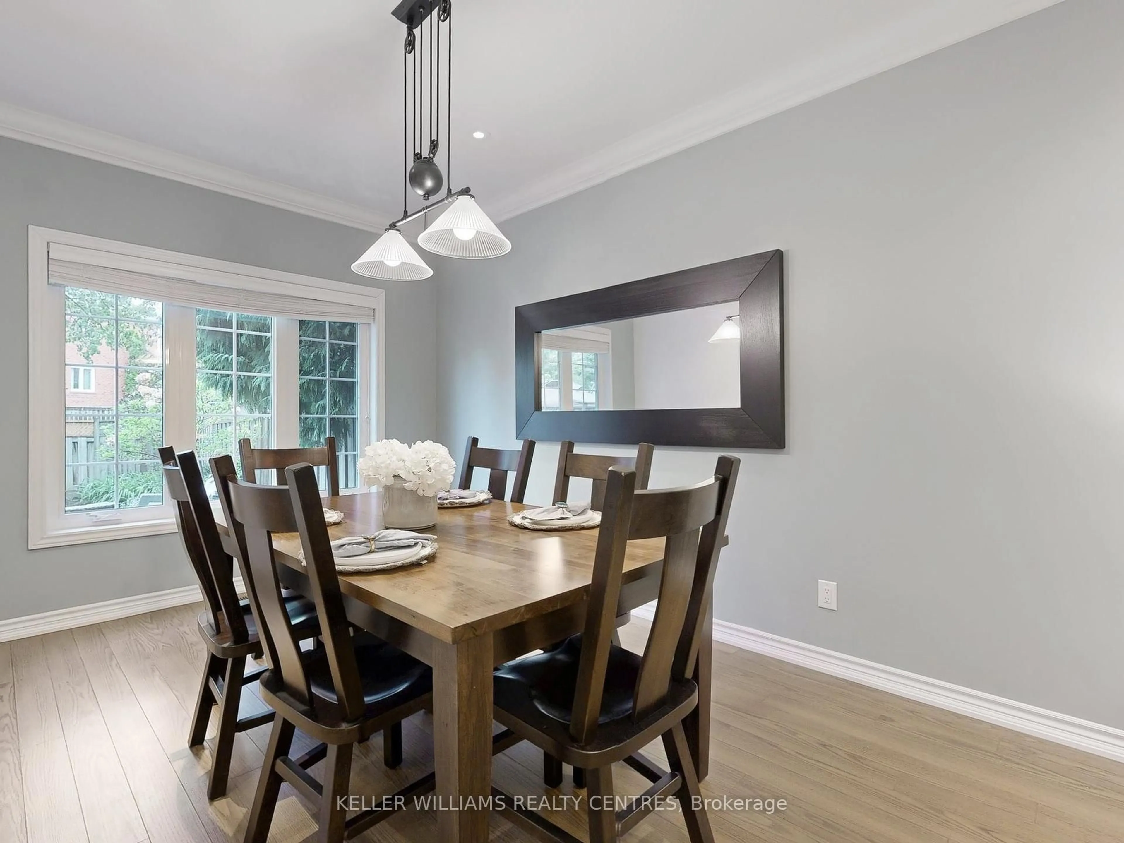 Dining room, wood/laminate floor for 252 Denise Circ, Newmarket Ontario L3X 2J9