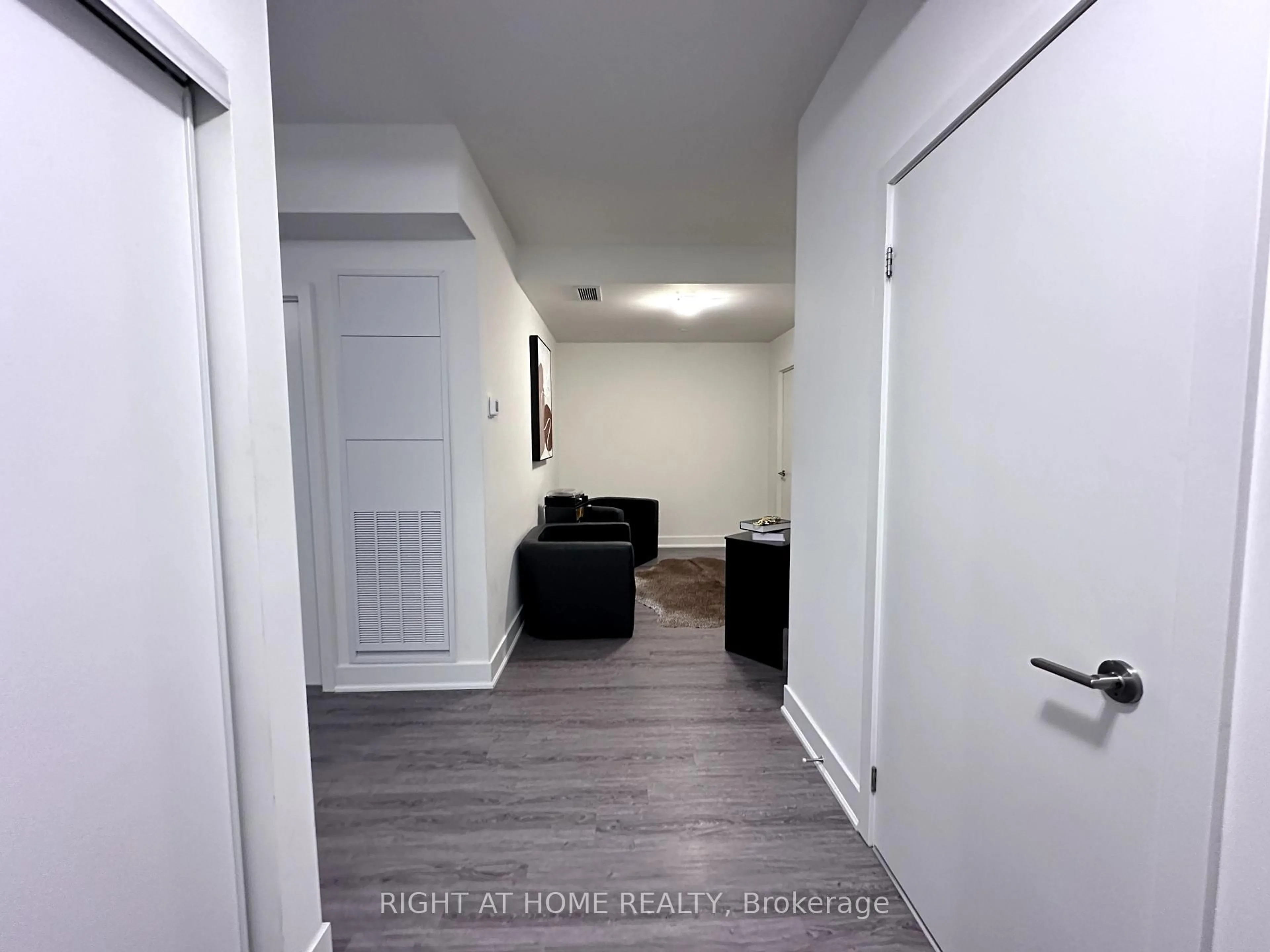 Unknown for 185 Deerfield Rd #422, Newmarket Ontario L3Y 0G7