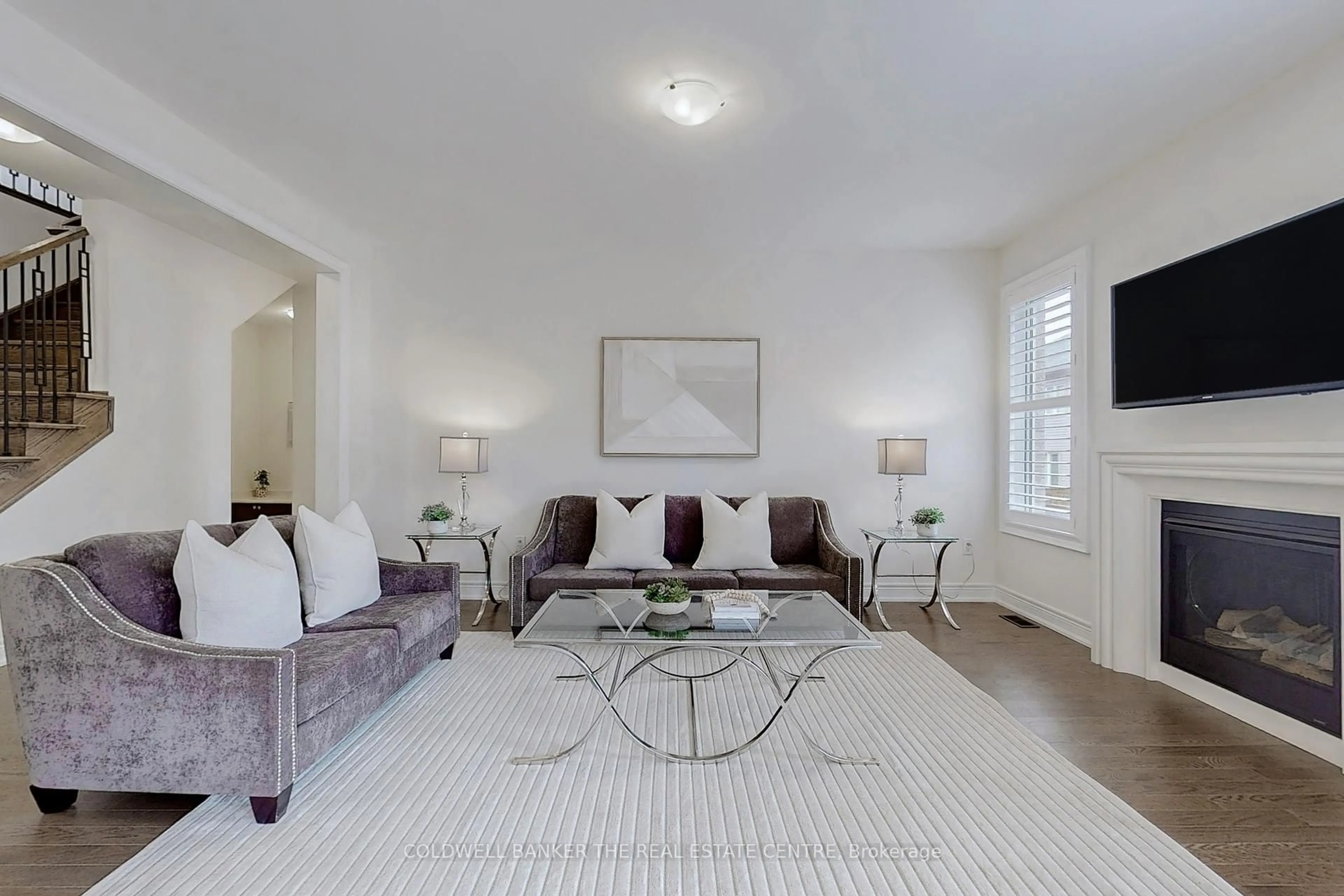 Living room with furniture, unknown for 10 Bill Guy Dr, Georgina Ontario L4P 2E7