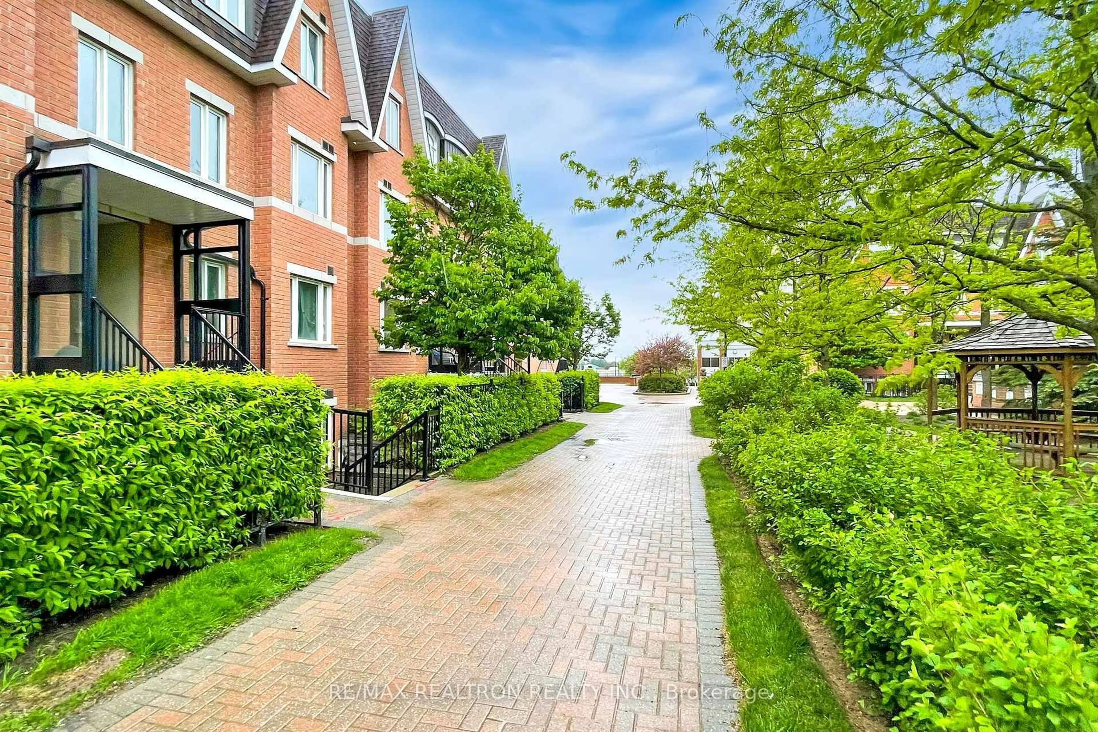 Patio, street for 312 John St #335, Markham Ontario L3T 0A7