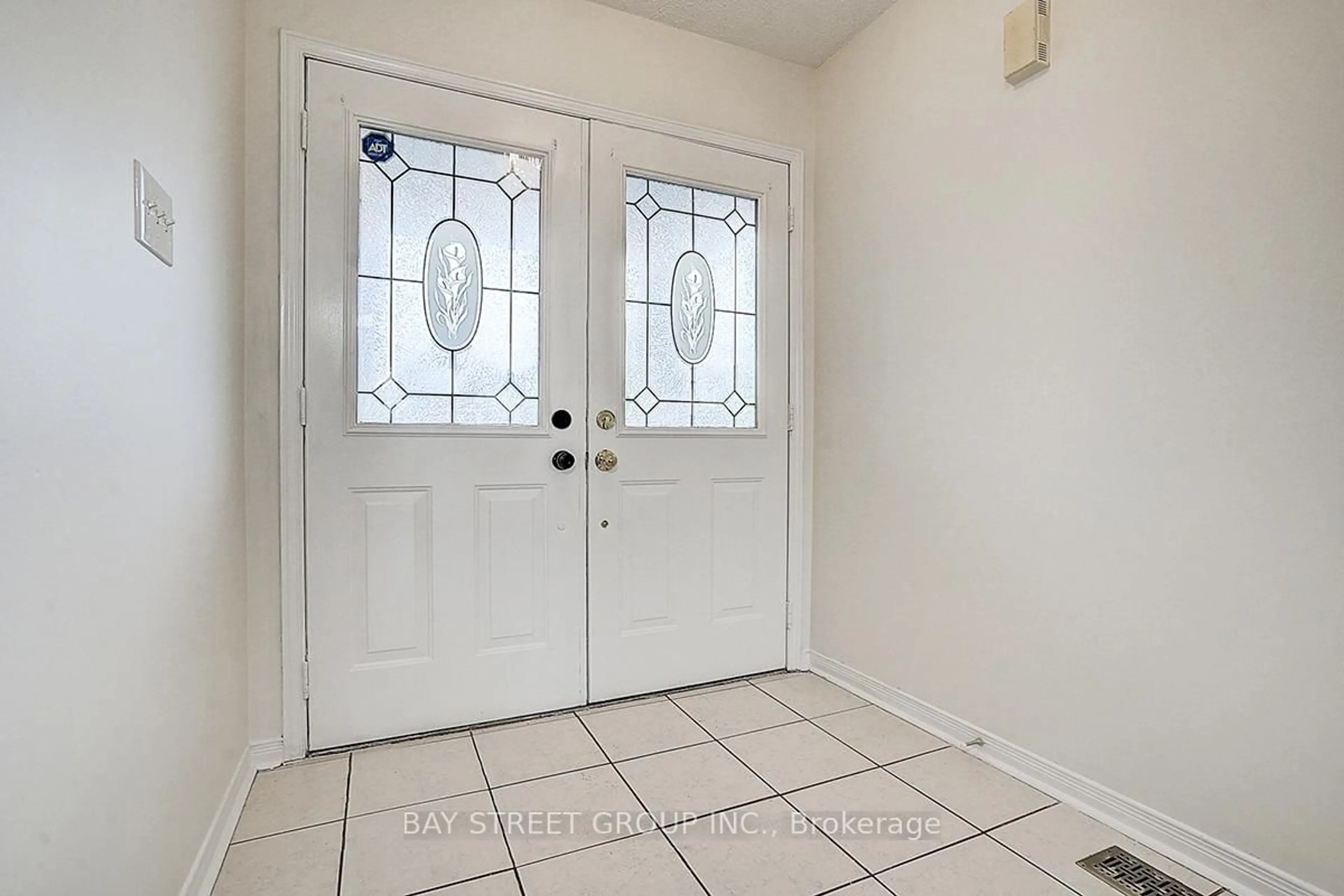 Indoor entryway for 11 Tara Cres, Markham Ontario L3S 4S7