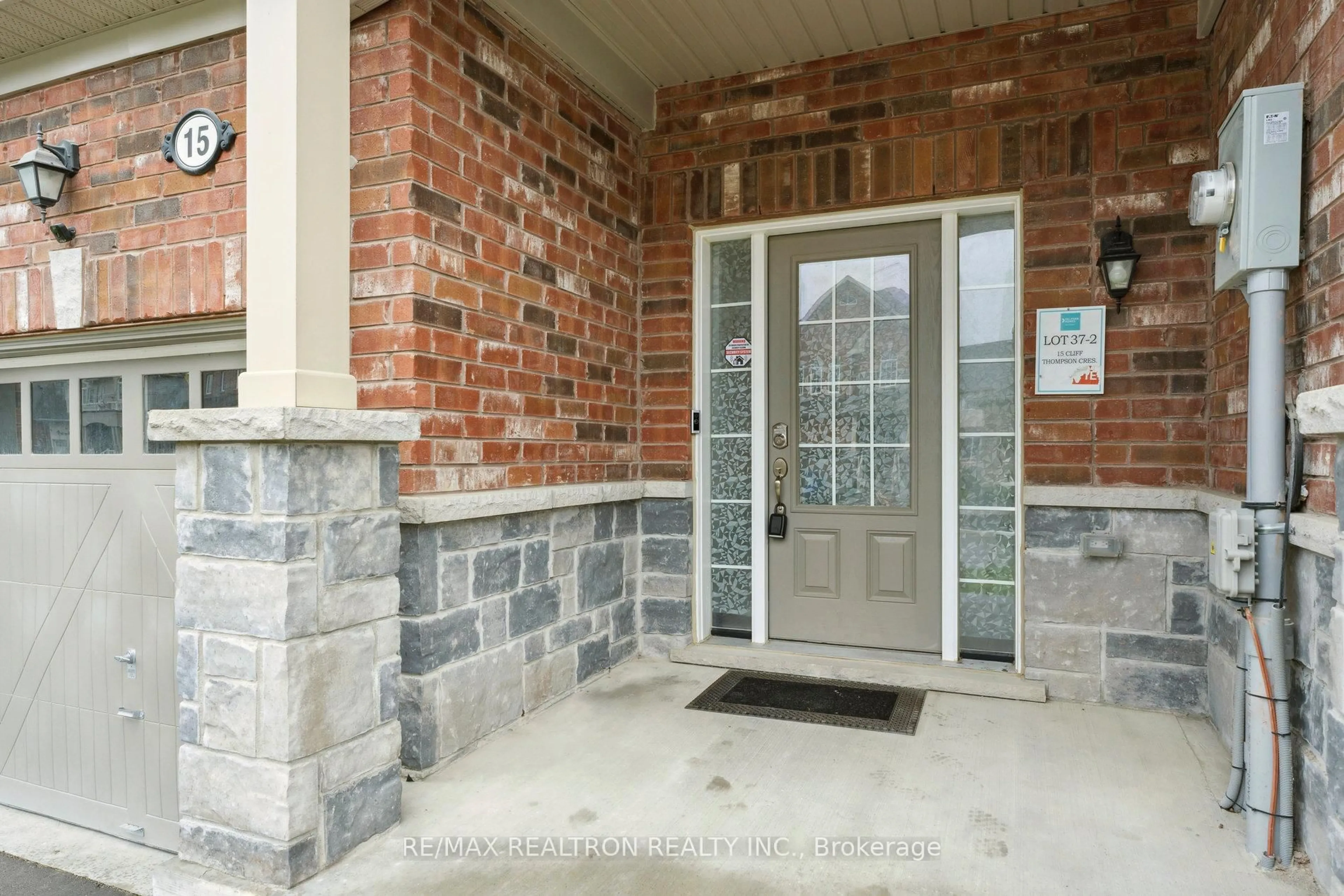 Indoor entryway for 15 Cliff Thompson Crt, Georgina Ontario L0E 1R0