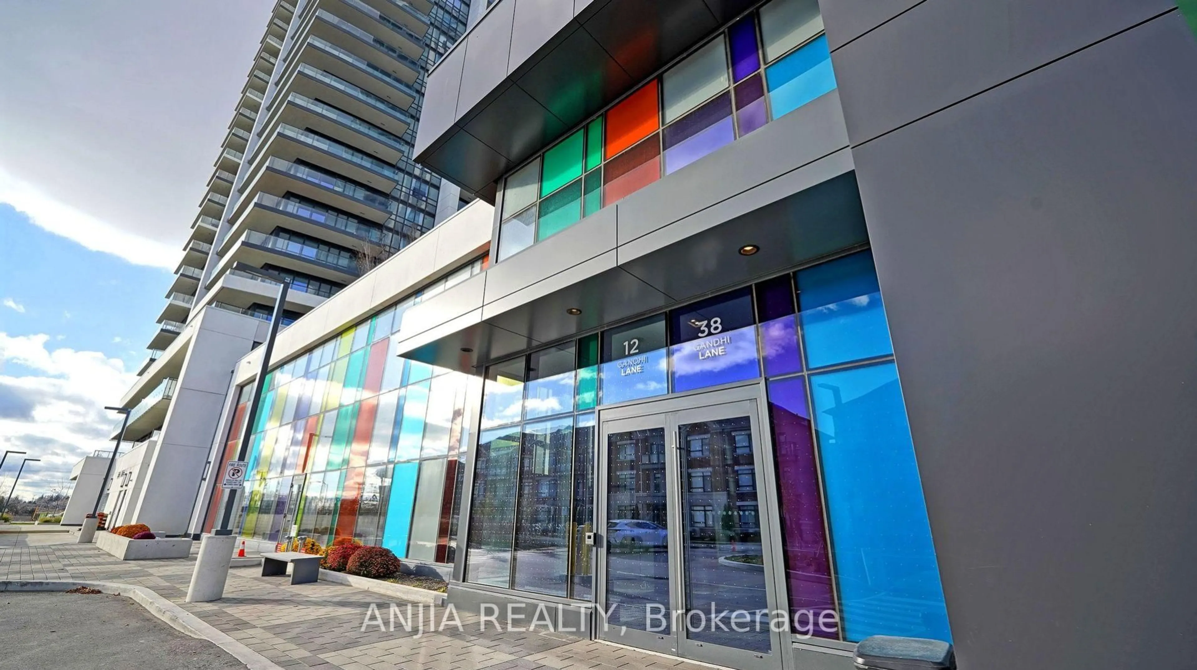 Indoor foyer for 12 Gandhi Lane #815, Markham Ontario L3T 0G8