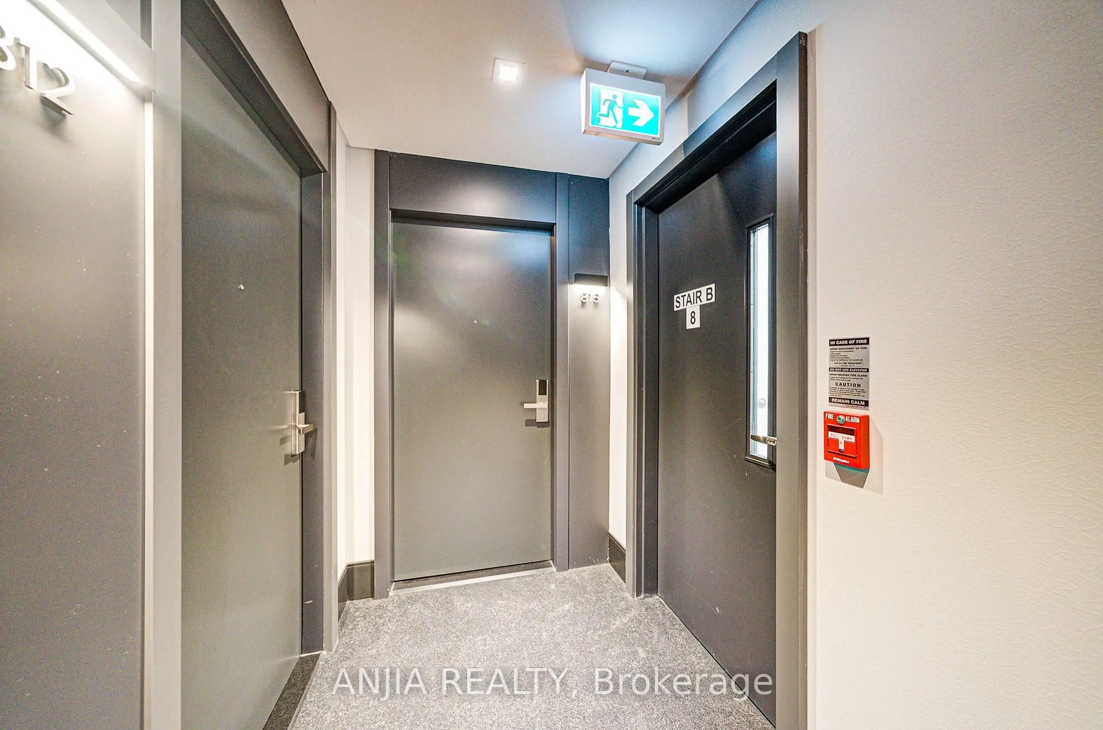 Indoor foyer for 12 Gandhi Lane #815, Markham Ontario L3T 0G8