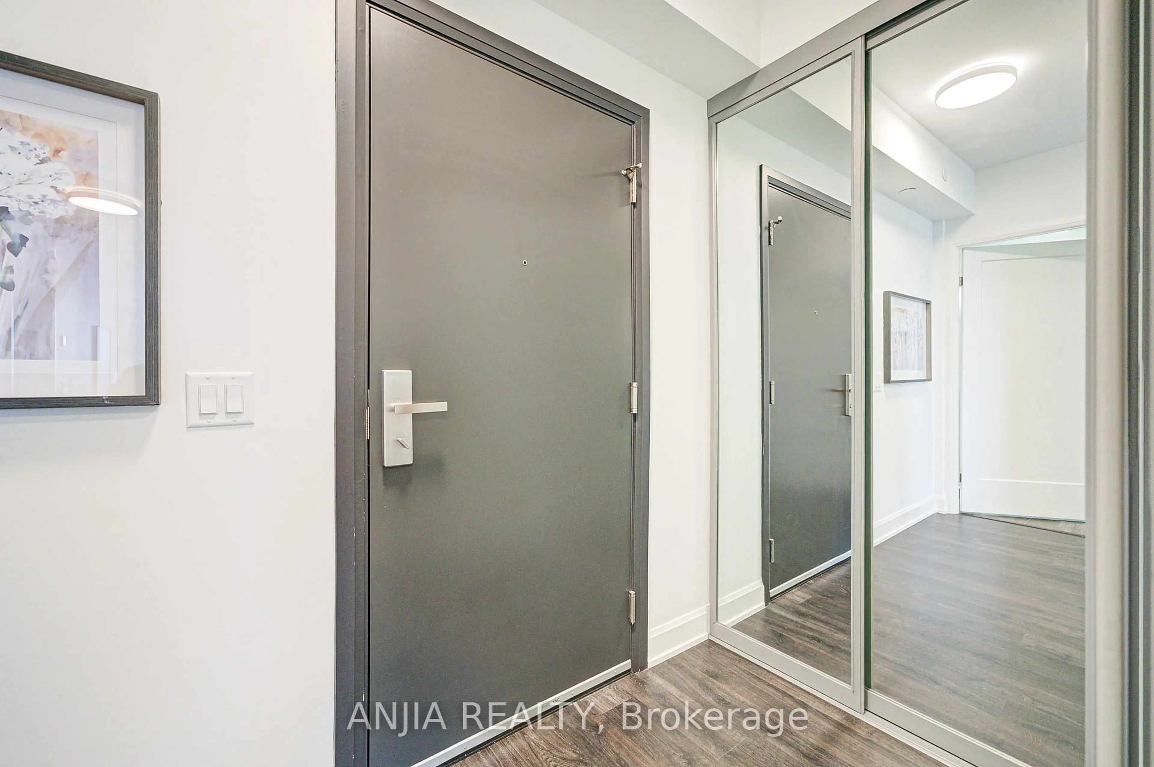 Indoor entryway for 12 Gandhi Lane #815, Markham Ontario L3T 0G8