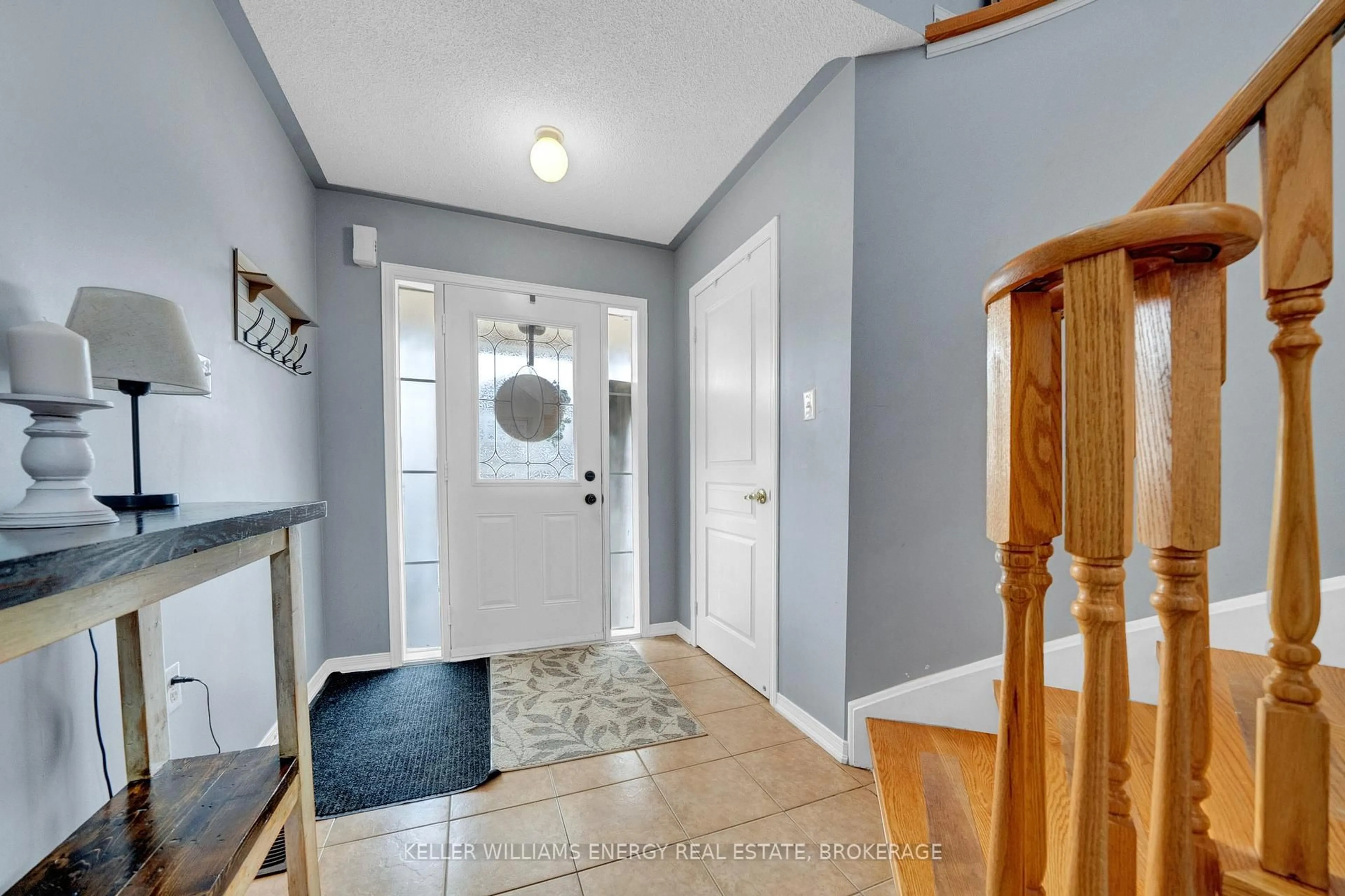 Indoor entryway for 24 Ken Wagg Cres, Whitchurch-Stouffville Ontario L4A 0J8